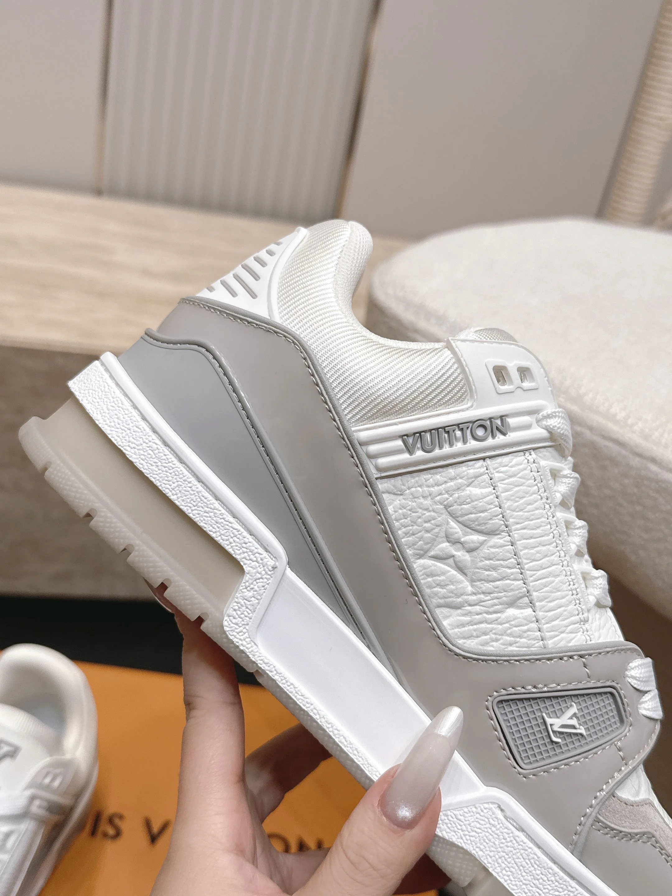 Men's Sneakers LOUIS VUITTON 17845995