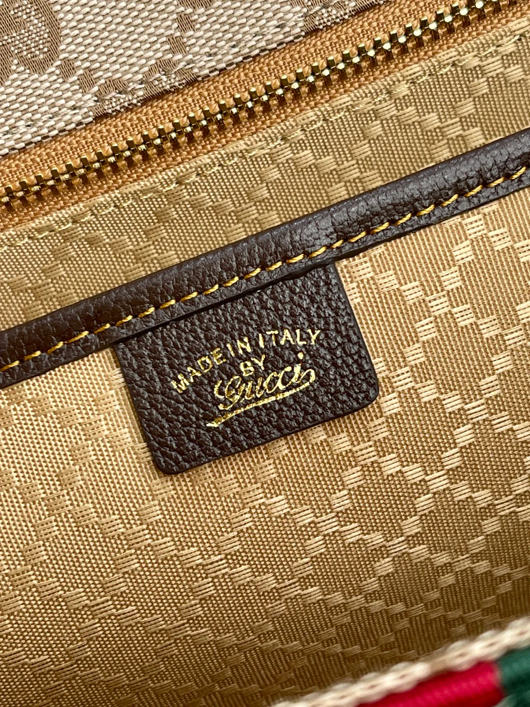 Классические Сумки Женские Gucci 18614577