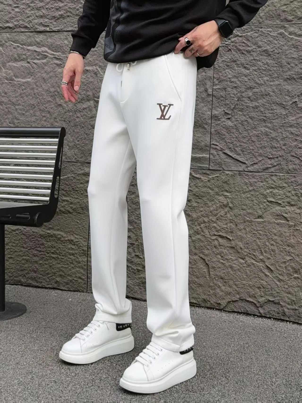 Women's Trousers LOUIS VUITTON 18178461