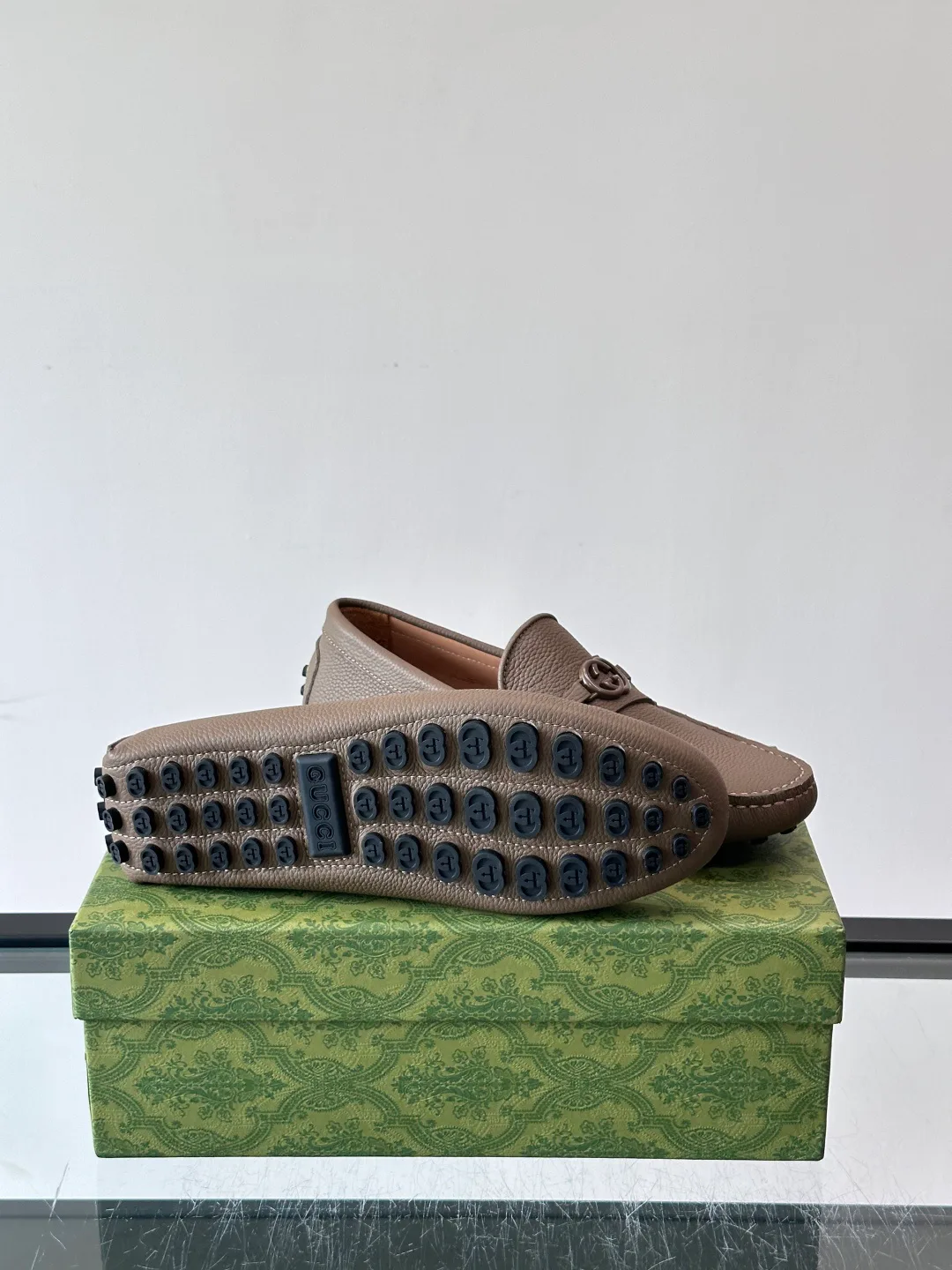 Men's Loafers And Dress Shoes GUCCI 17588558