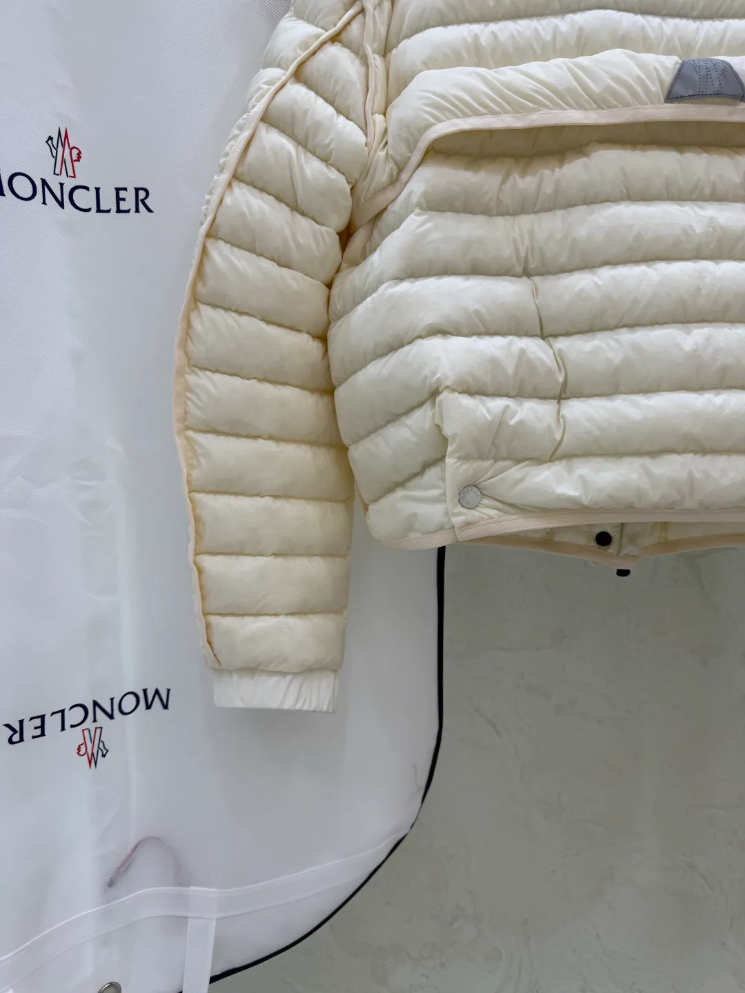 Women's Jackets And Down Jackets MONCLER 17918896