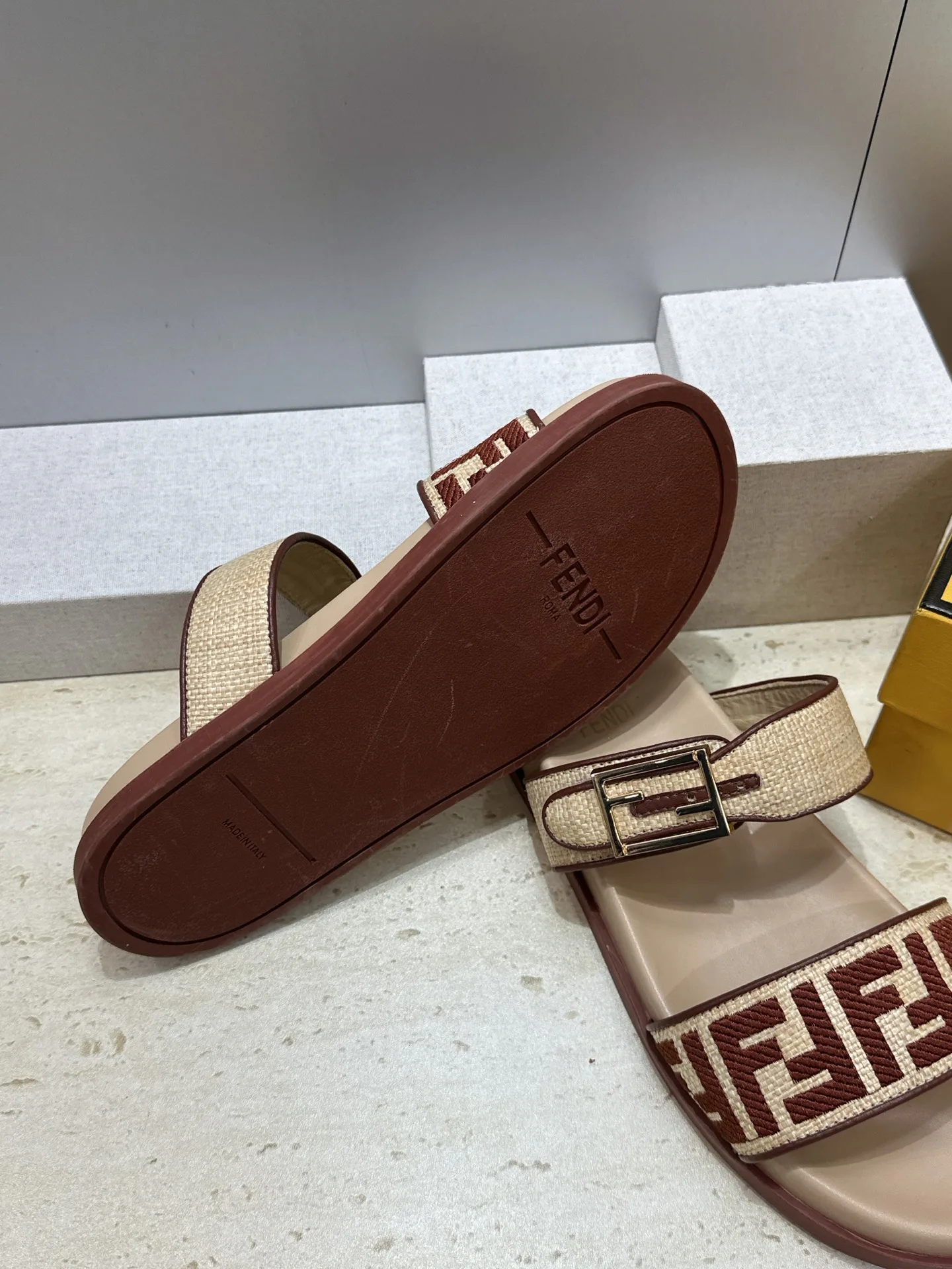 Women's Flip-Flops FENDI 16910446