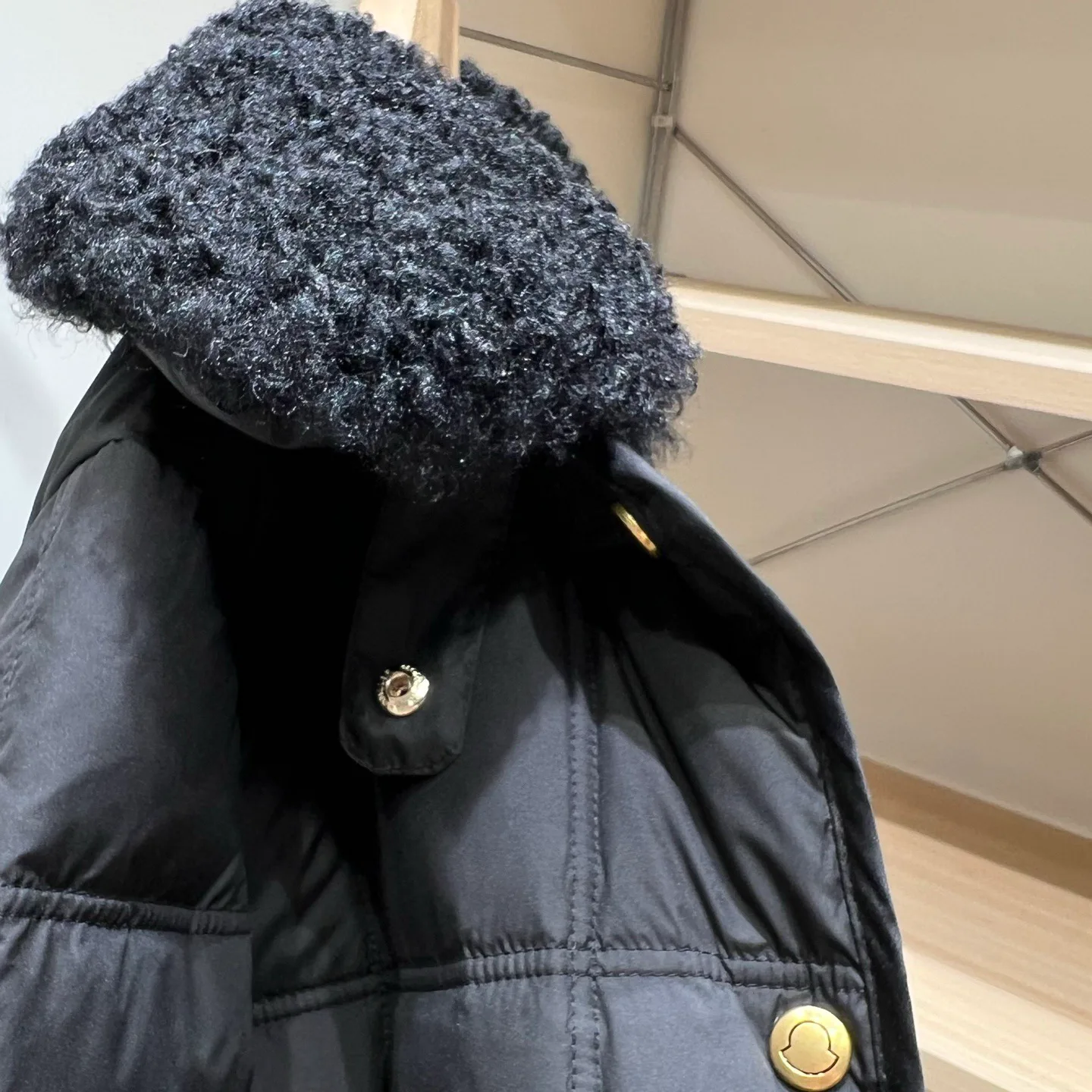 Women's Jackets And Down Jackets MONCLER 18036513