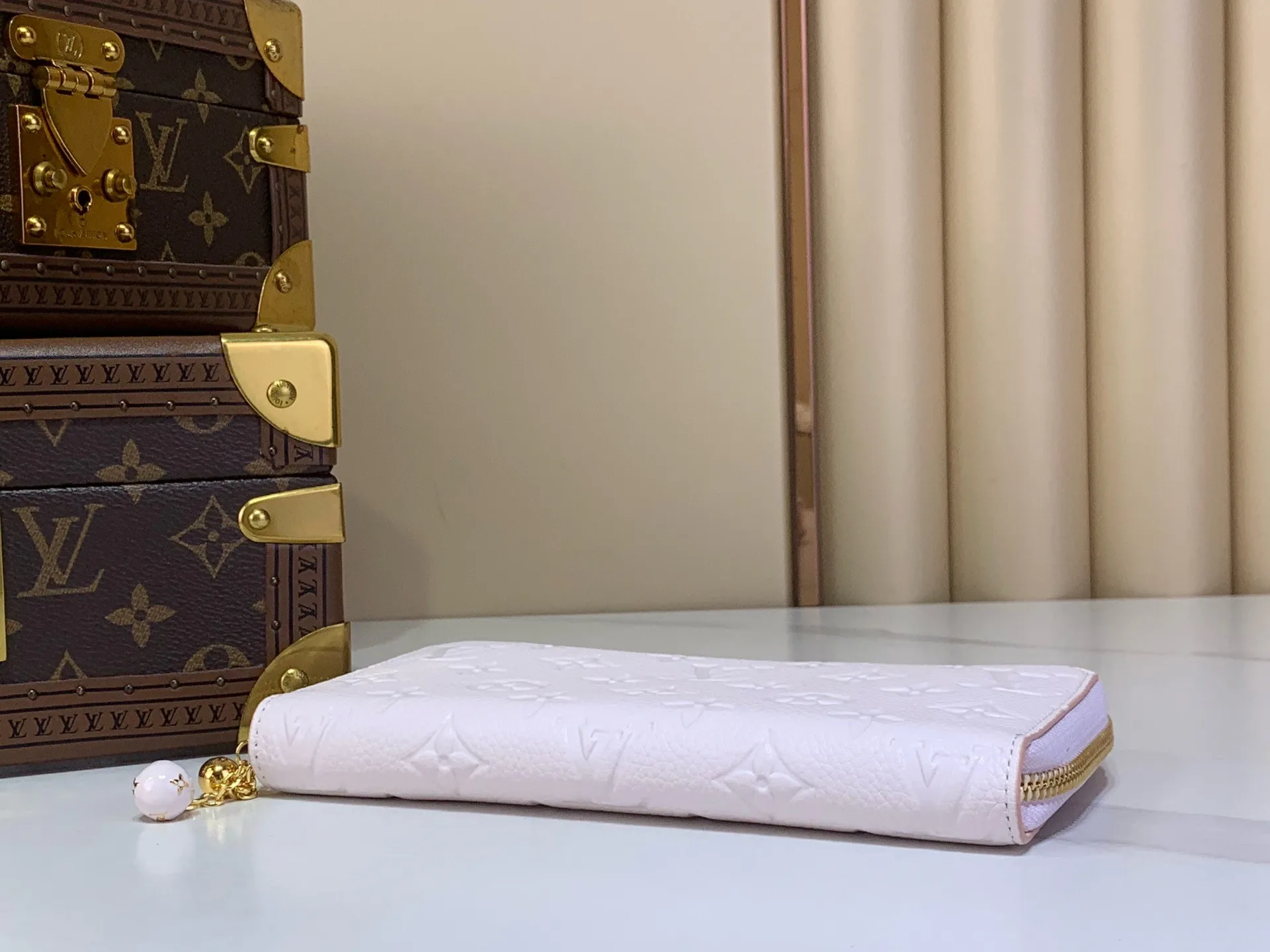 Women's Clutches LOUIS VUITTON 17499379