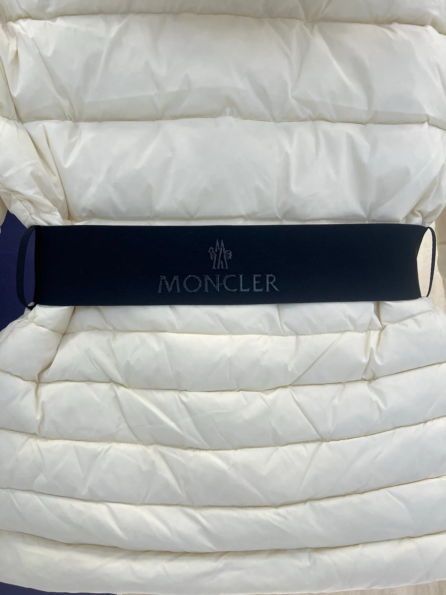 Women's Jackets And Down Jackets MONCLER 18302919