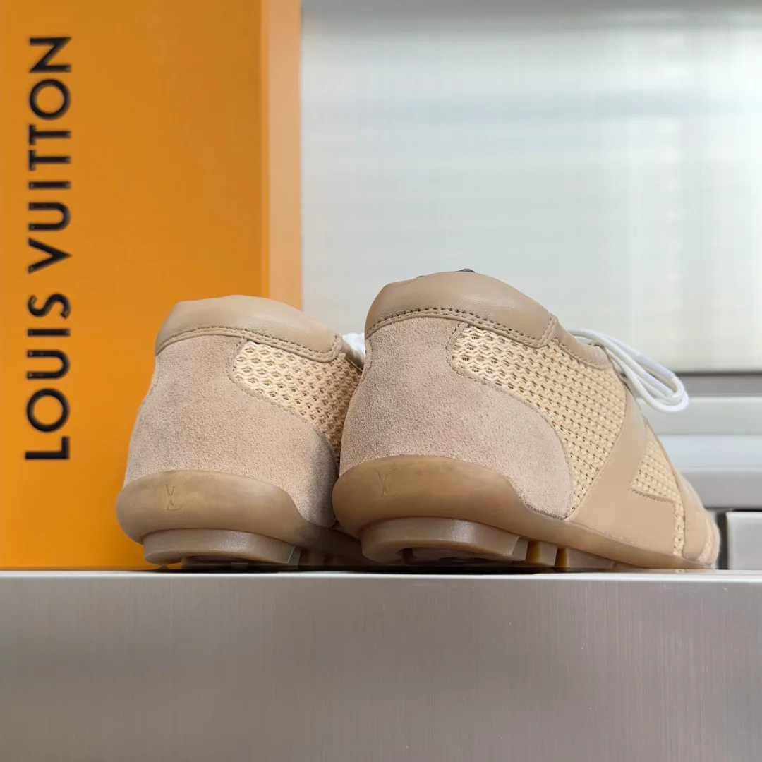 Women's Sneakers LOUIS VUITTON 17950618