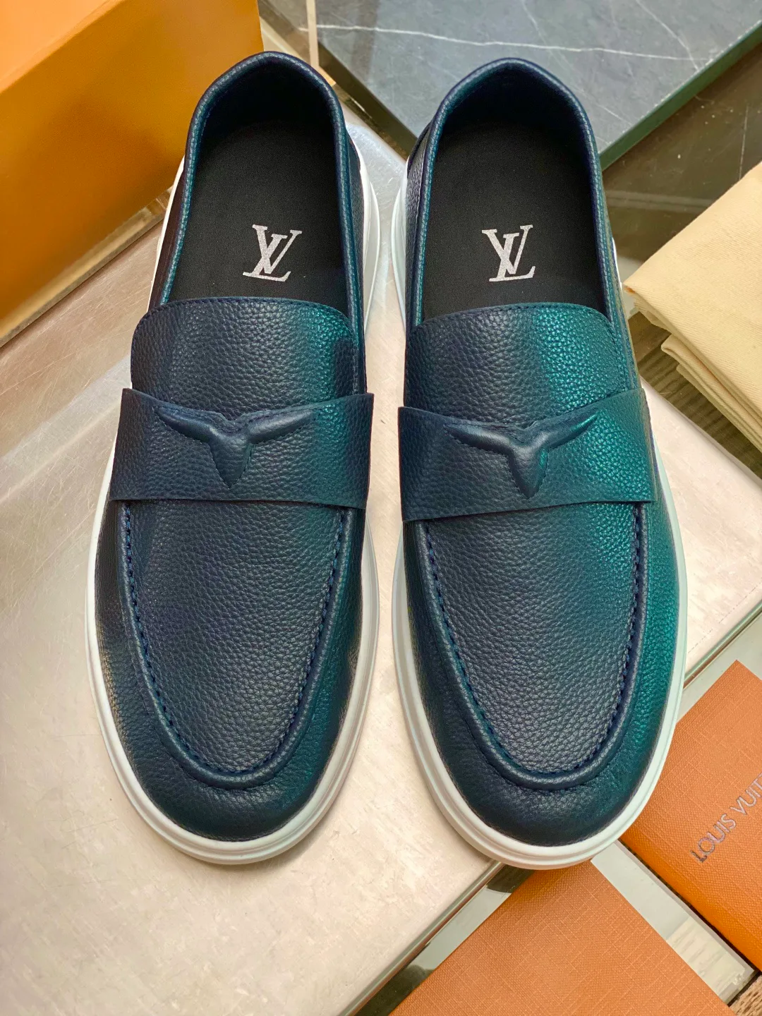 Women's Loafers And Moccasins LOUIS VUITTON 17932746