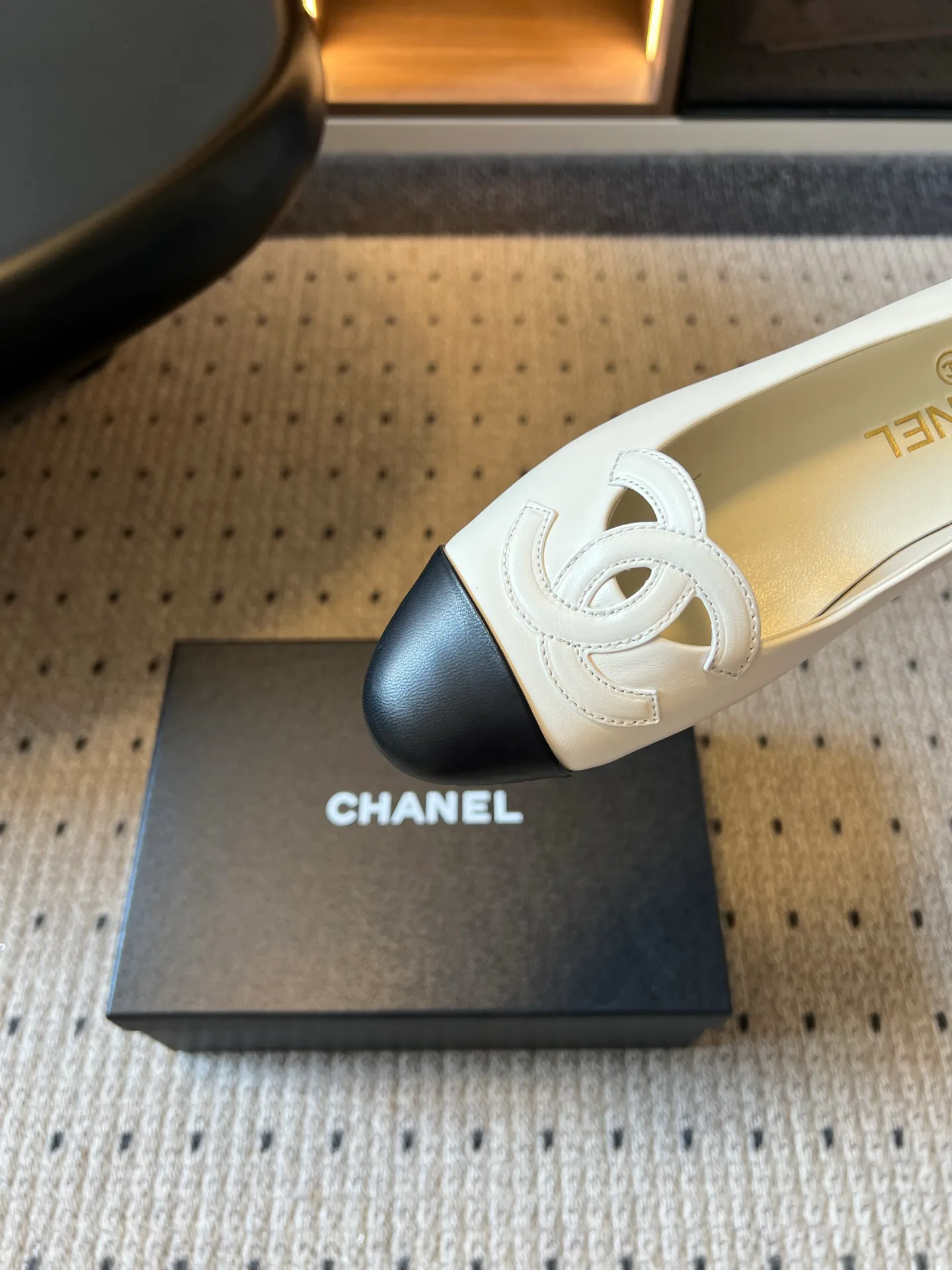 Women's Ballet Flats CHANEL 17801646