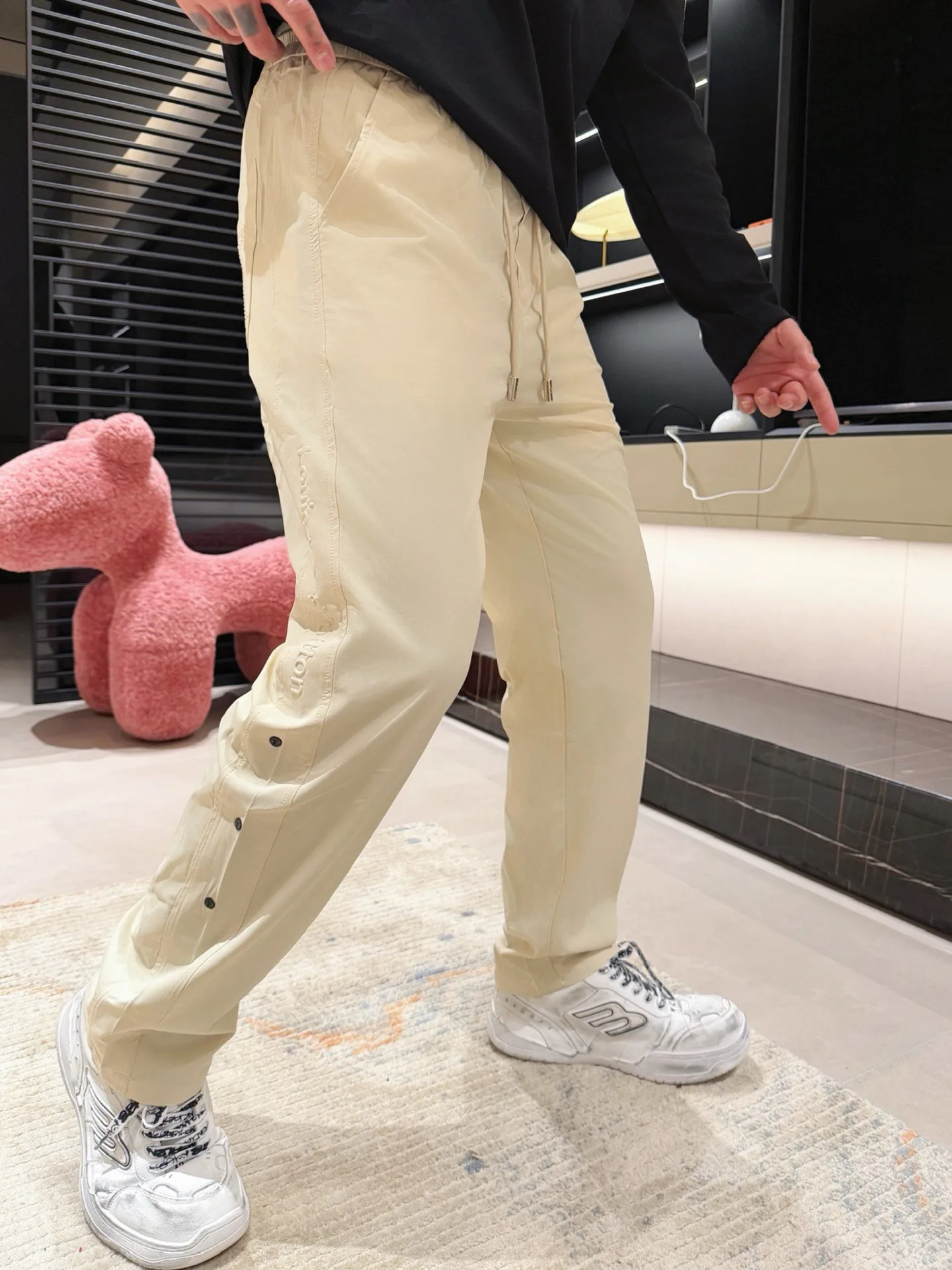 Men's Trousers LOUIS VUITTON 18499735
