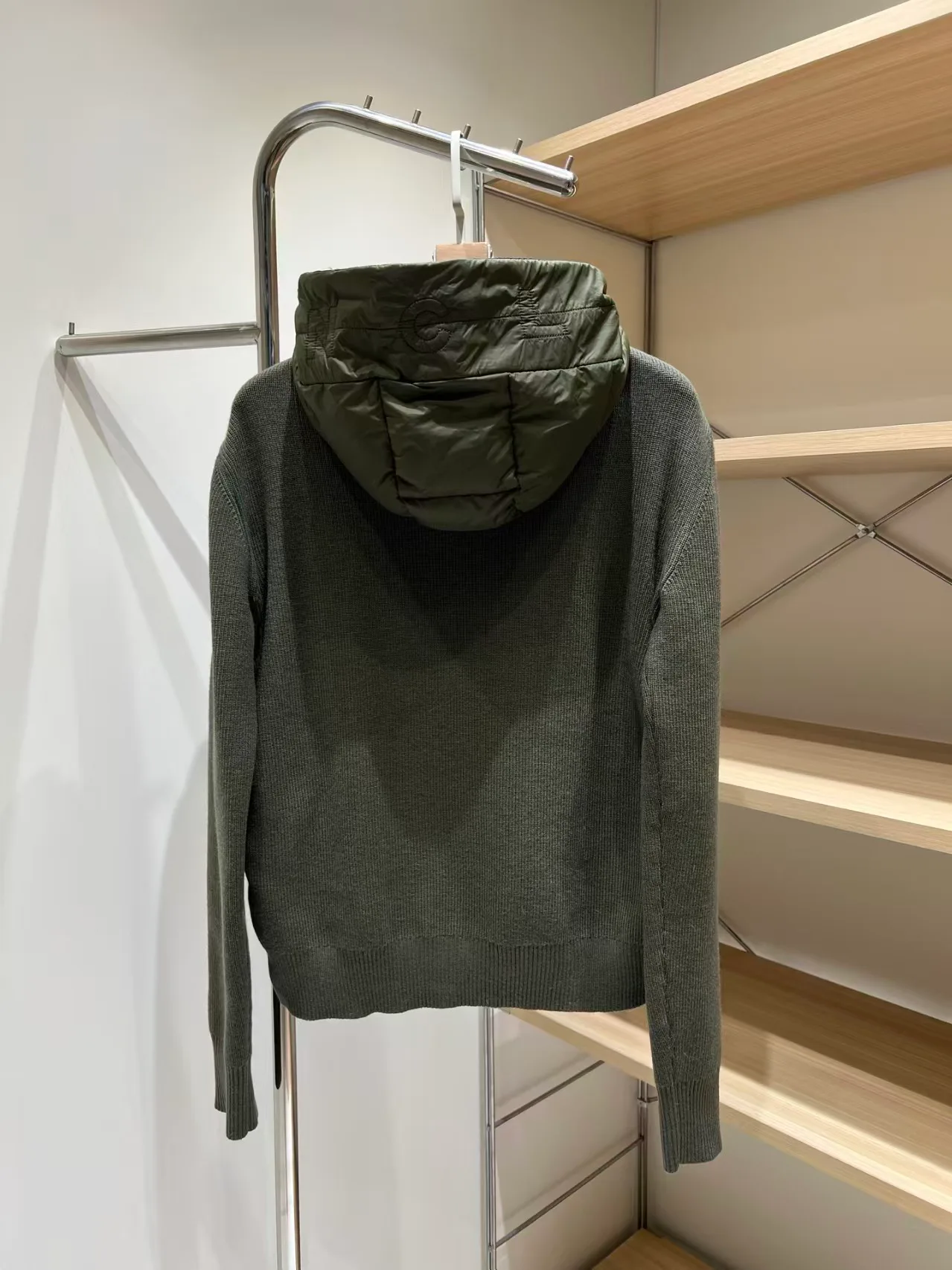 Women's Jackets And Down Jackets MONCLER 18131383