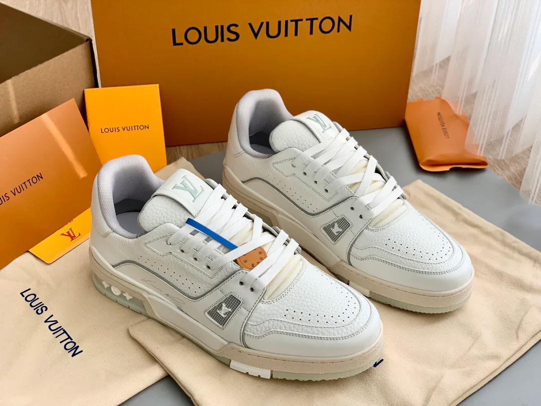 Women's Sneakers LOUIS VUITTON 18014139