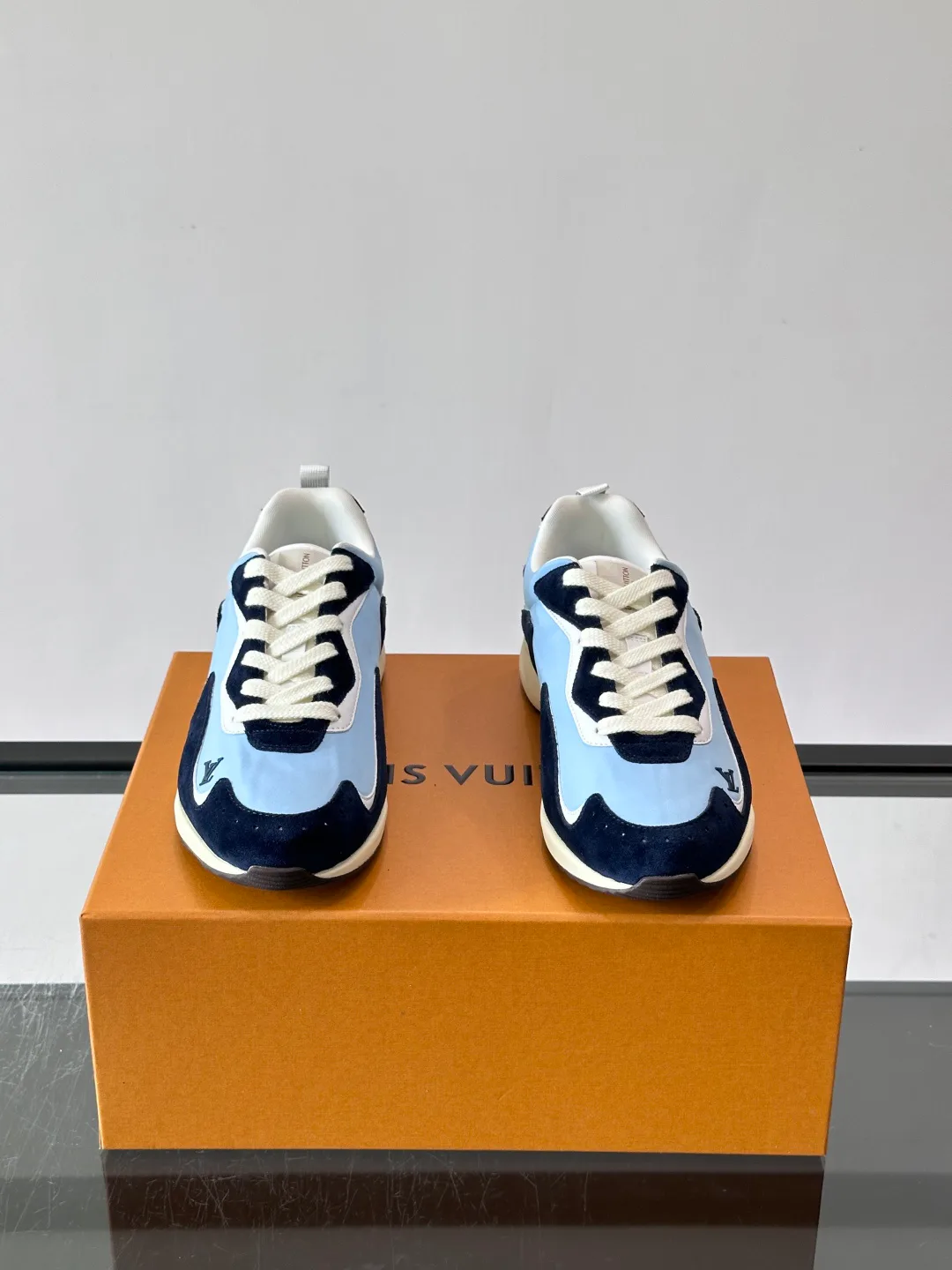 Men's Sneakers LOUIS VUITTON 17869453