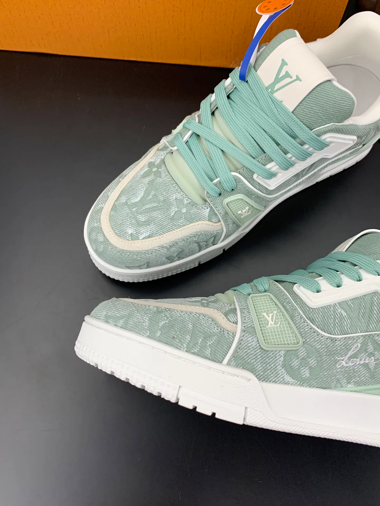 Women's Sneakers LOUIS VUITTON 17545277