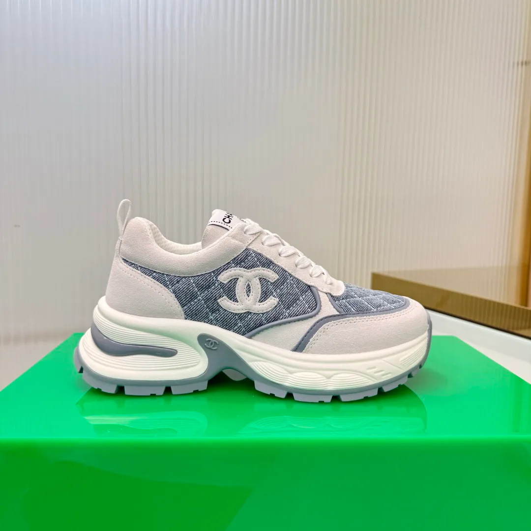 Women's Sneakers CHANEL 18366958