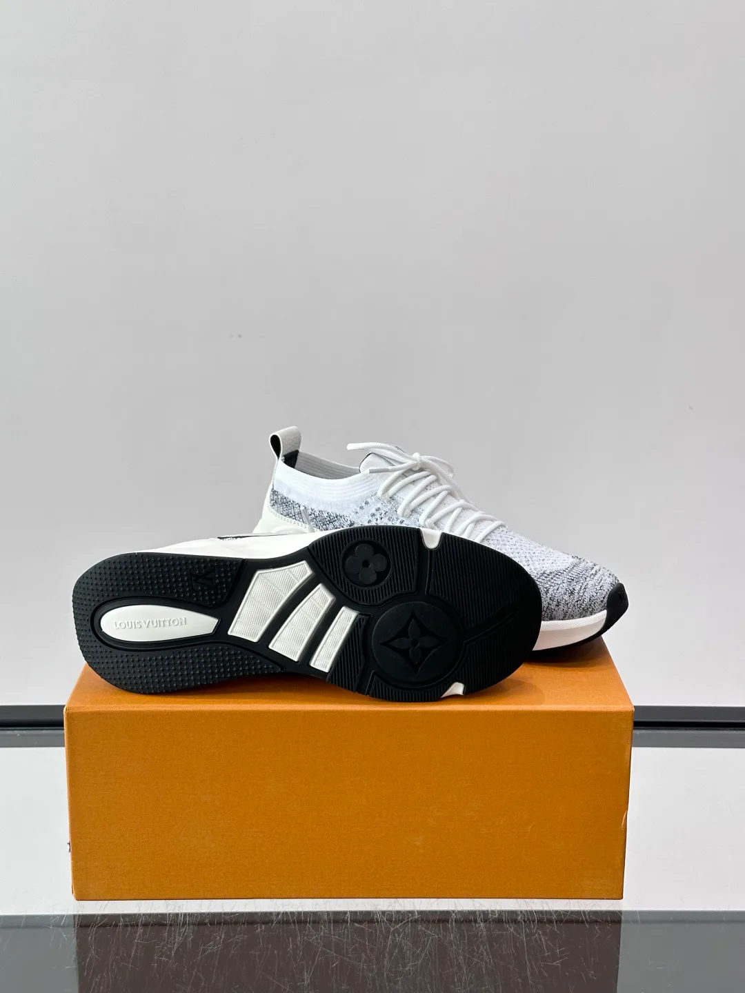 Men's Sneakers LOUIS VUITTON 18102387
