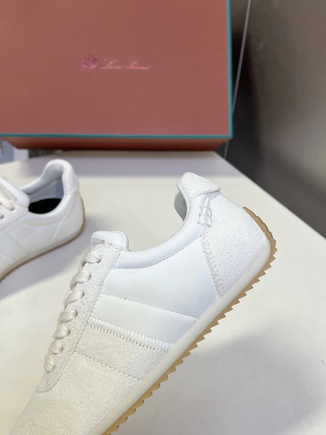 Women's Sneakers LORO PIANA 17449339