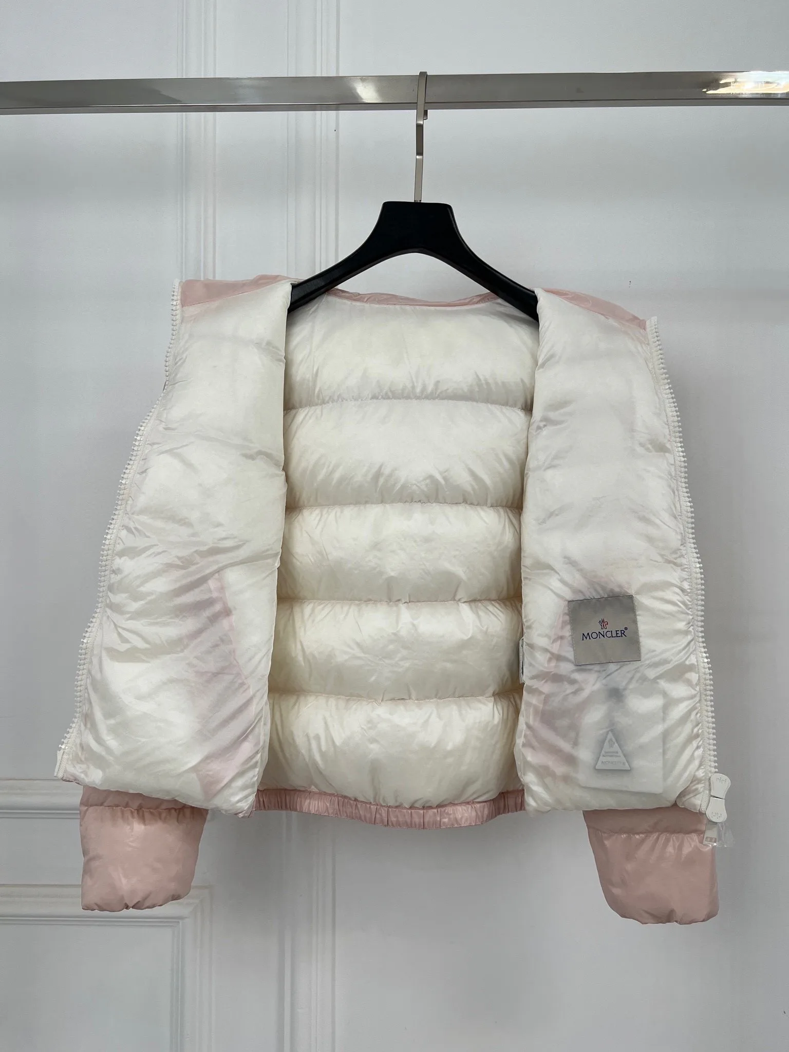 Women's Jackets And Down Jackets MONCLER 18416223