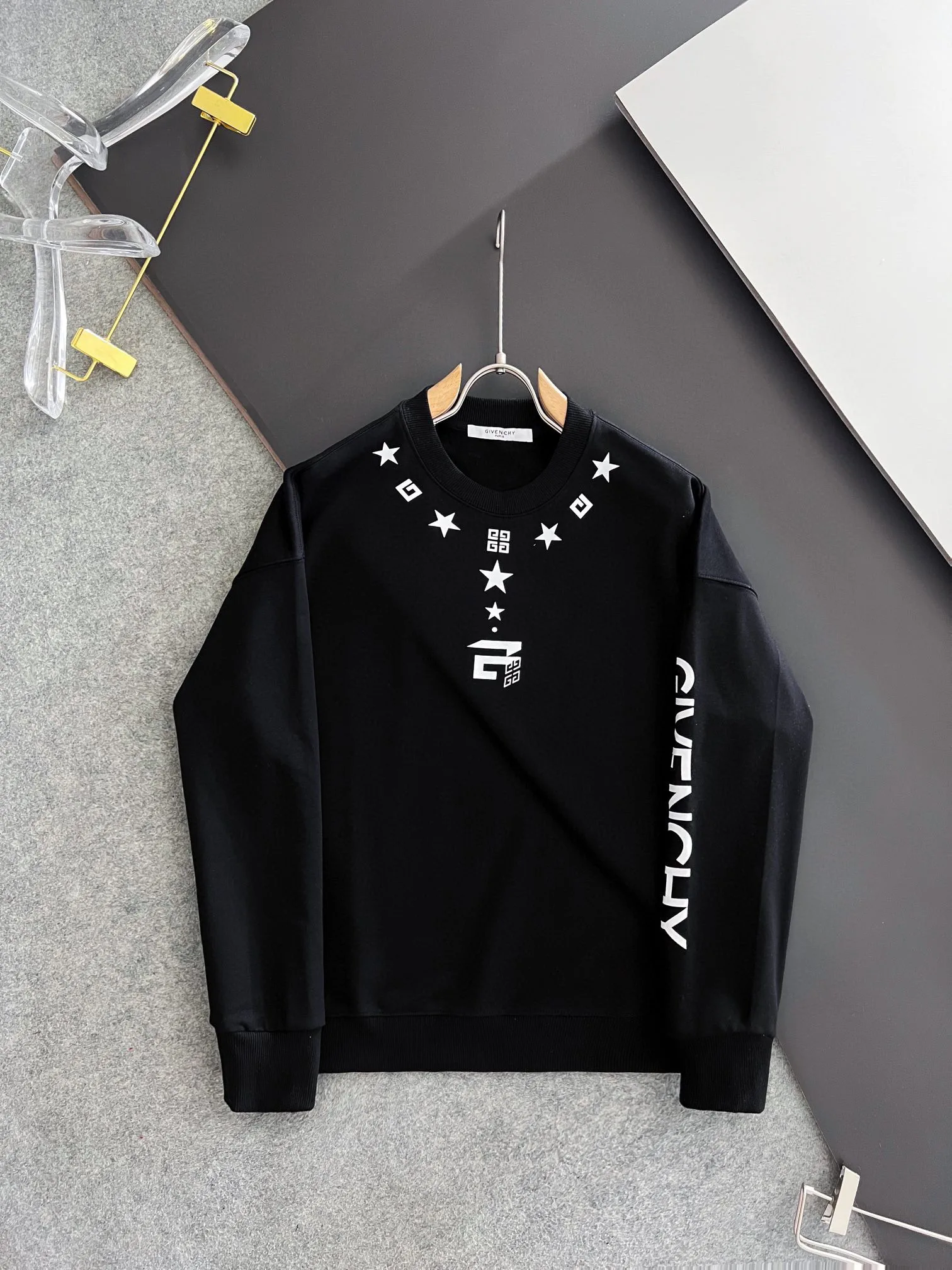 Men's Sweatshirts And Hoodies GIVENCHY 18289549