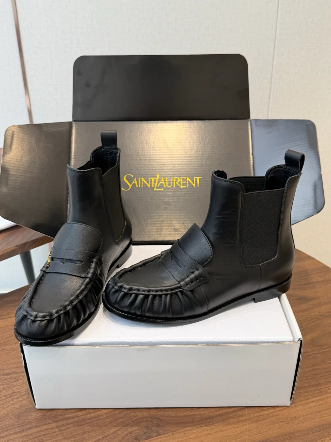 Women's Loafers And Moccasins SAINT LAURENT 18182788