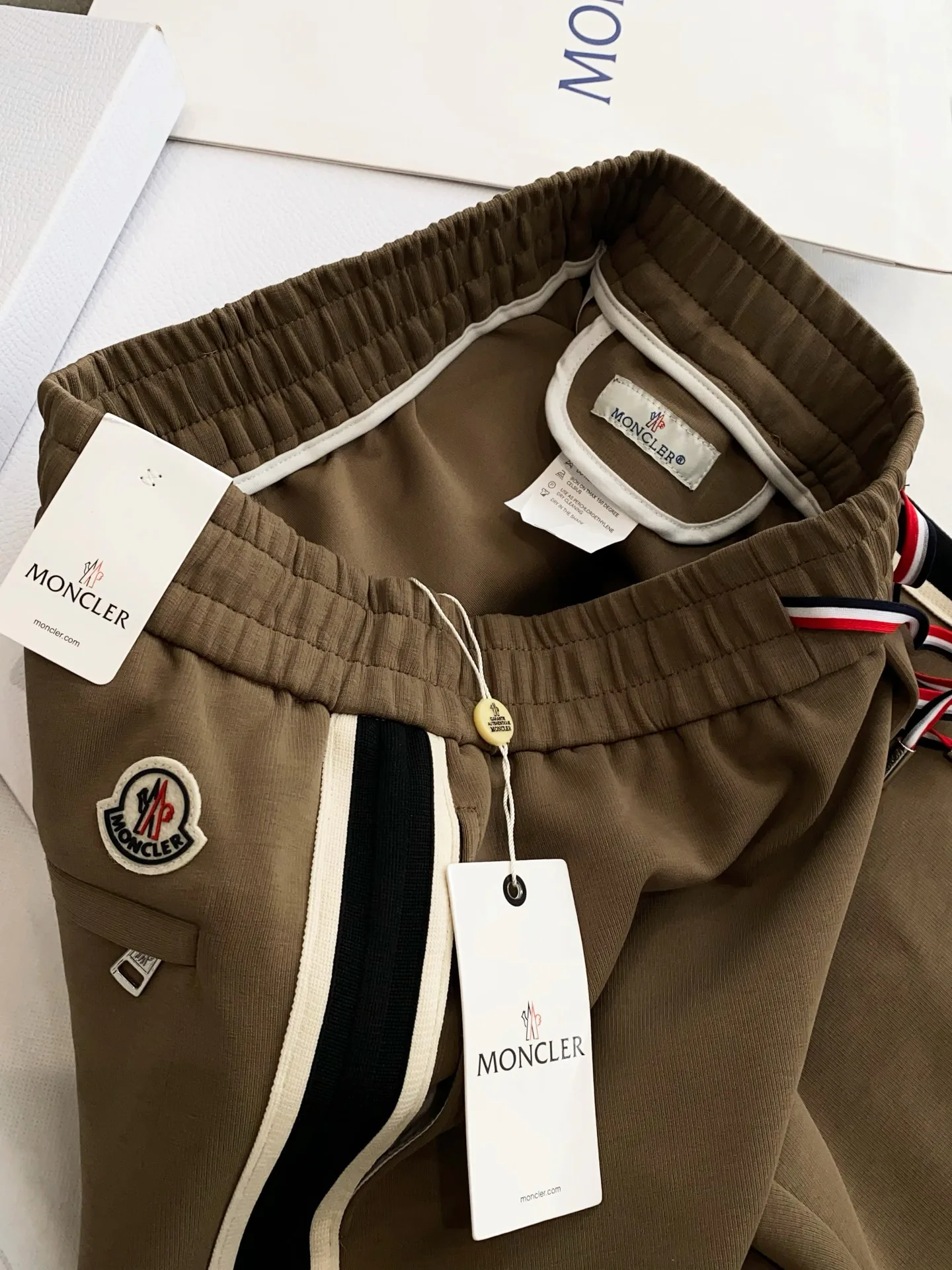 Men's Trousers MONCLER 18314966