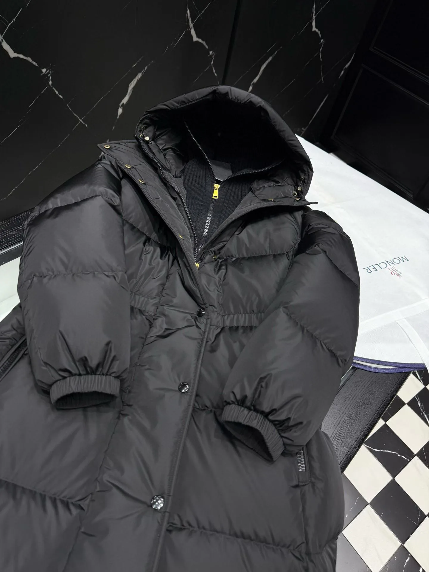 Women's Jackets And Down Jackets MONCLER 17810373
