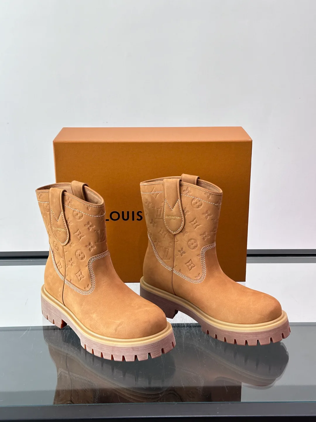 Men's Ankle Boots LOUIS VUITTON 18102786