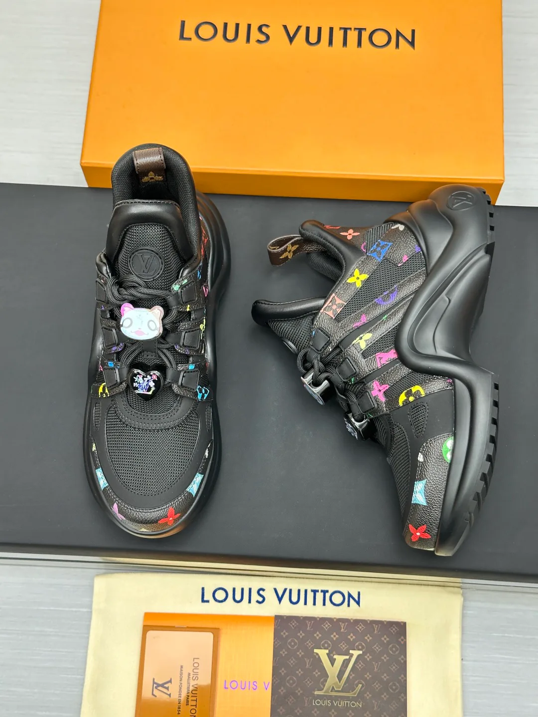 Women's Sneakers LOUIS VUITTON 18212000