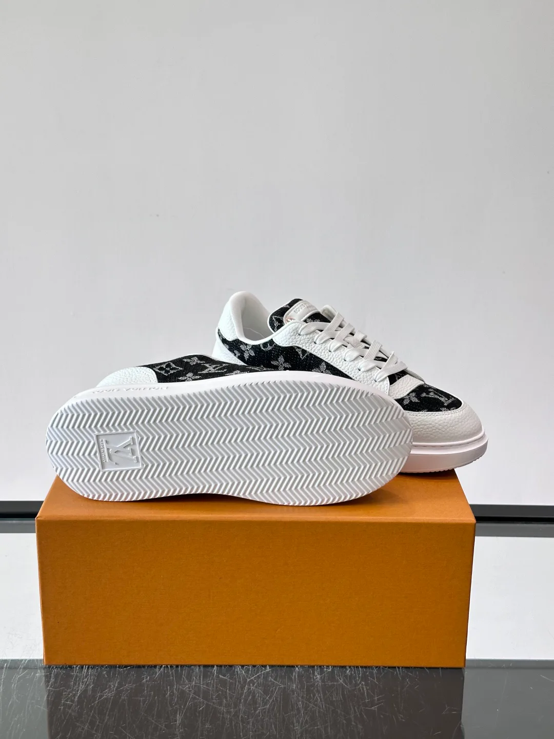 Men's Sneakers LOUIS VUITTON 17863573