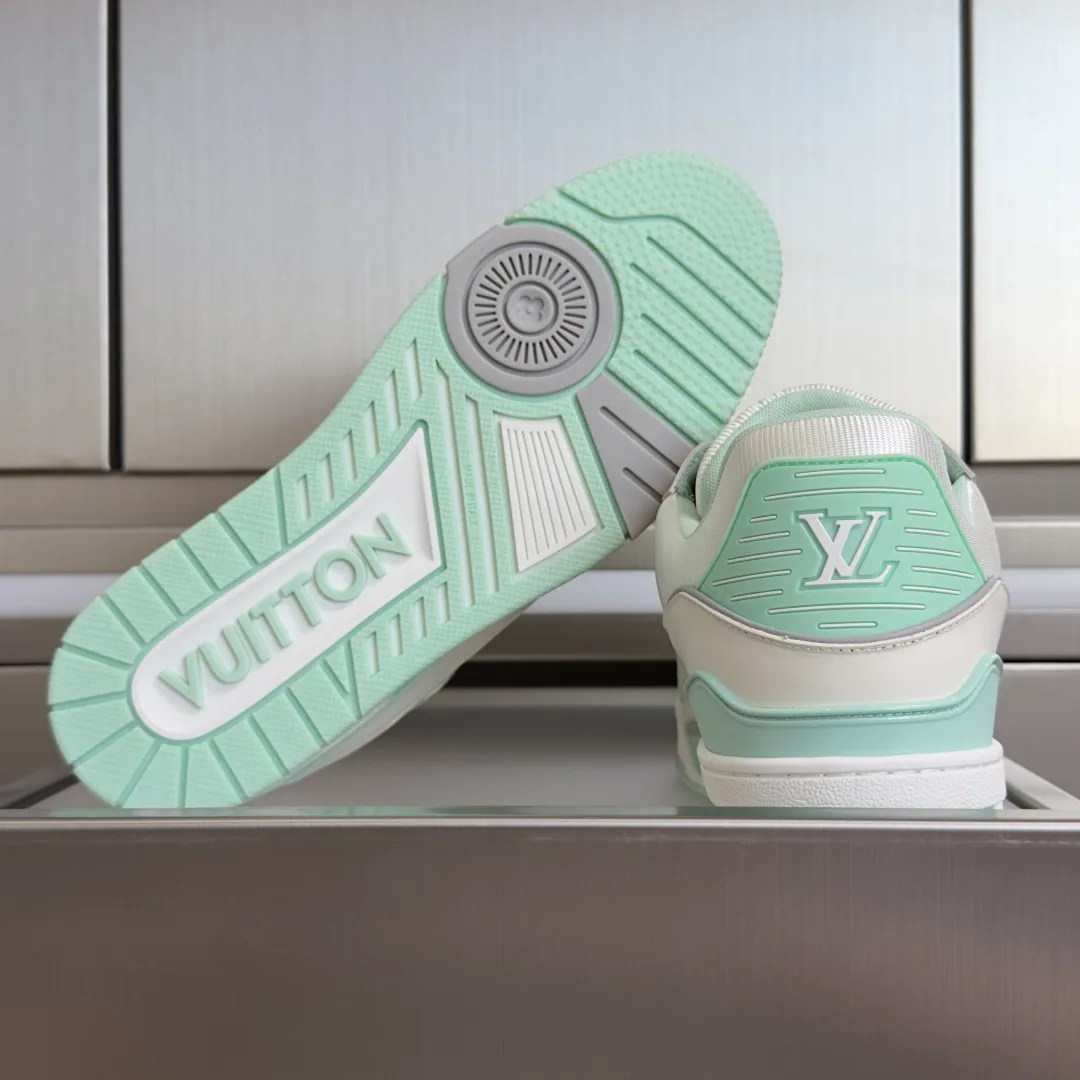 Women's Sneakers LOUIS VUITTON 17483745