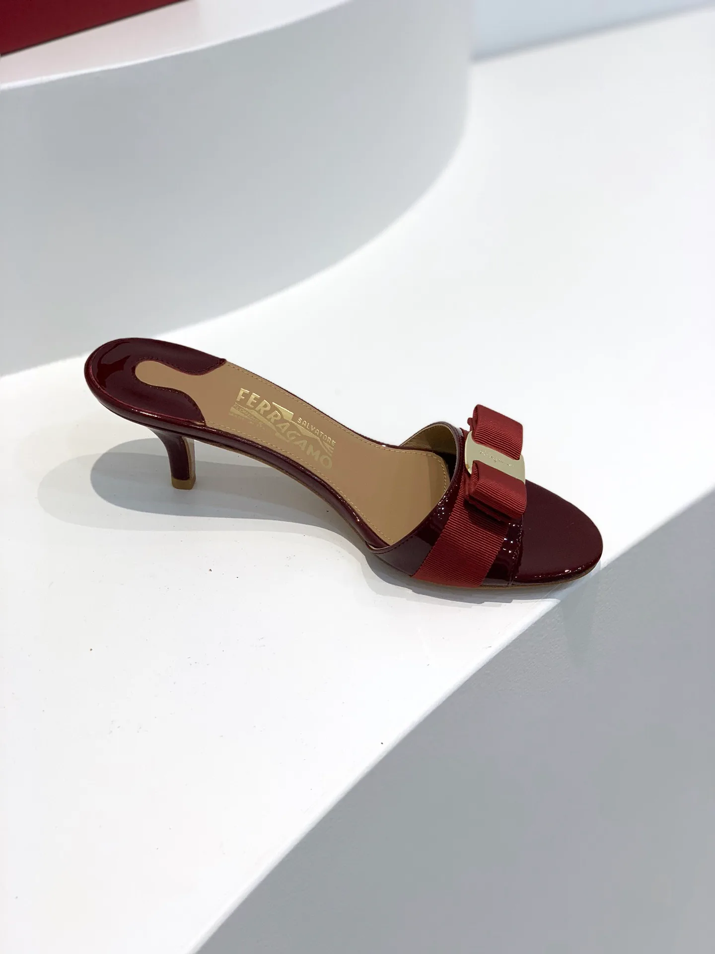 Women's Open-Toe Sandals SALVATORE FERRAGAMO 17642544
