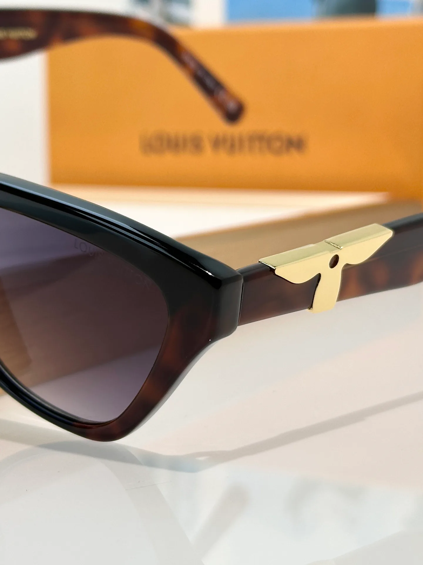 Glasses LOUIS VUITTON 18095234