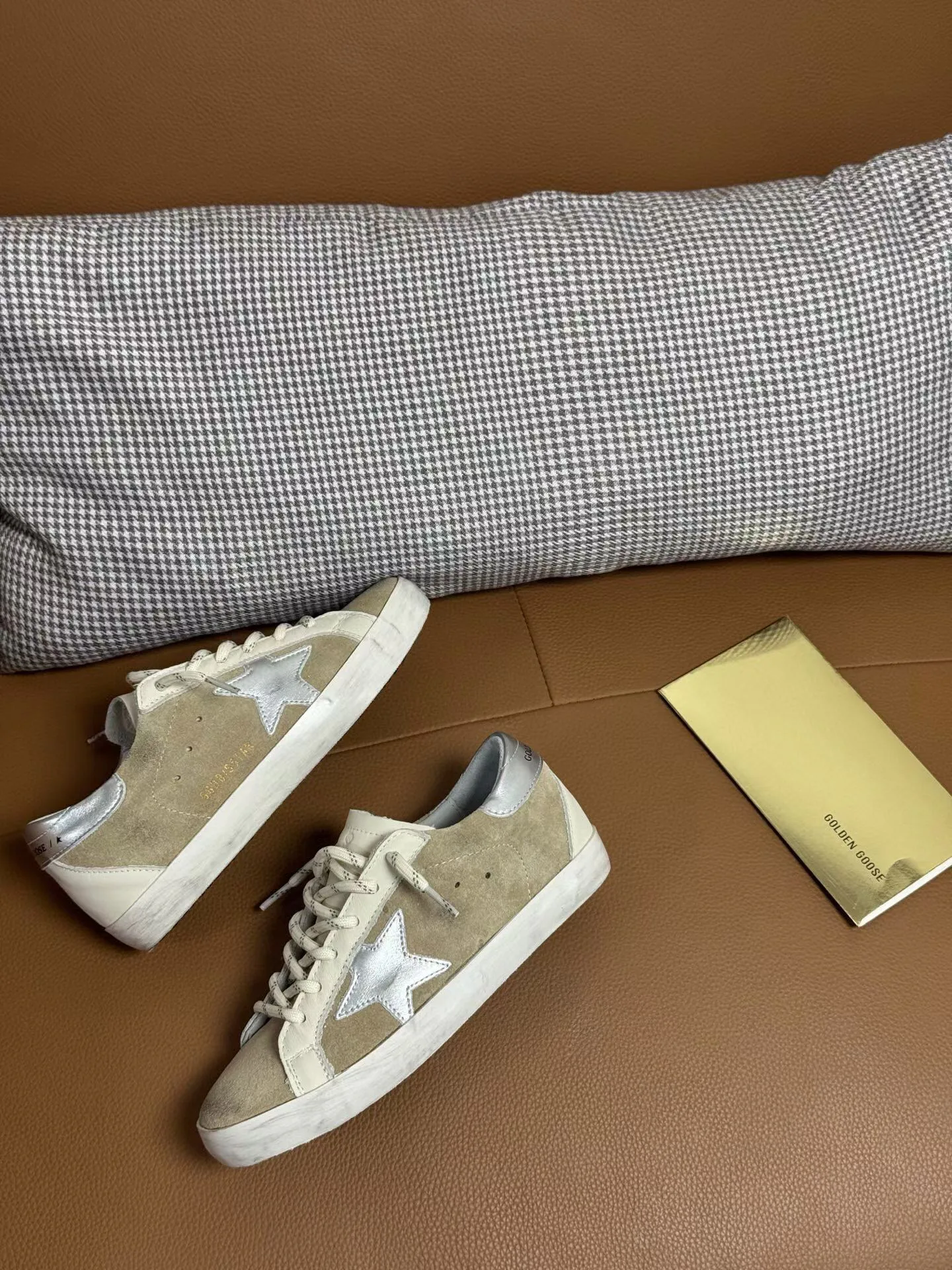 Women's Sneakers GOLDEN GOOSE 18265607