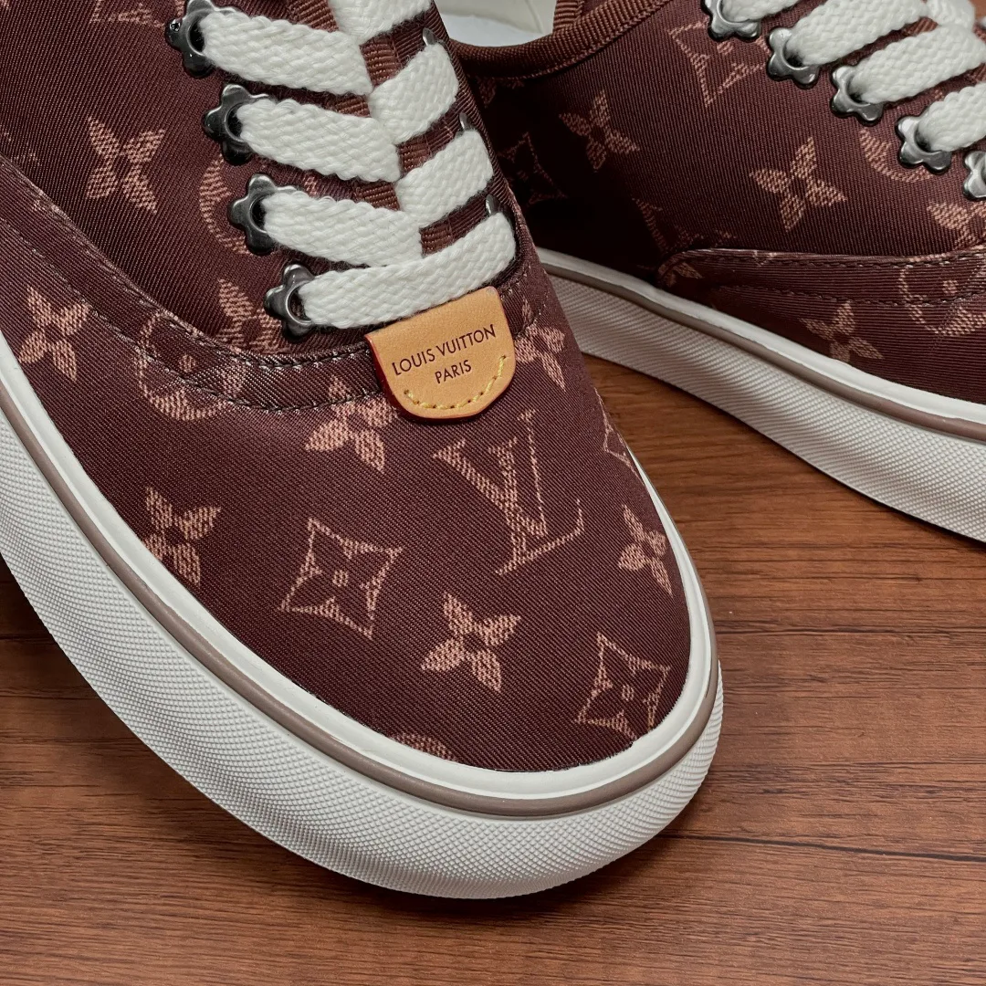 Кроссовки Мужские Louis Vuitton 18626477