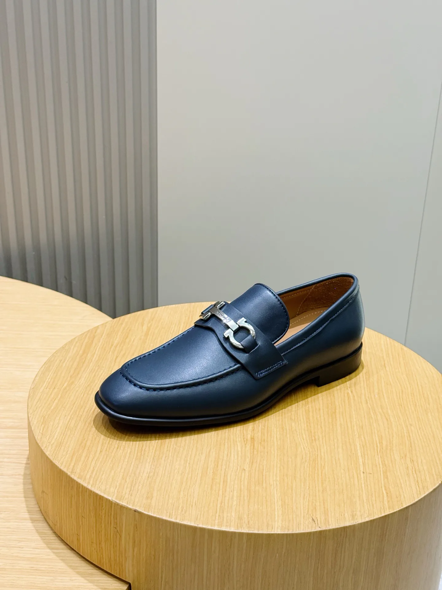 Men's Loafers And Dress Shoes SALVATORE FERRAGAMO 18101487