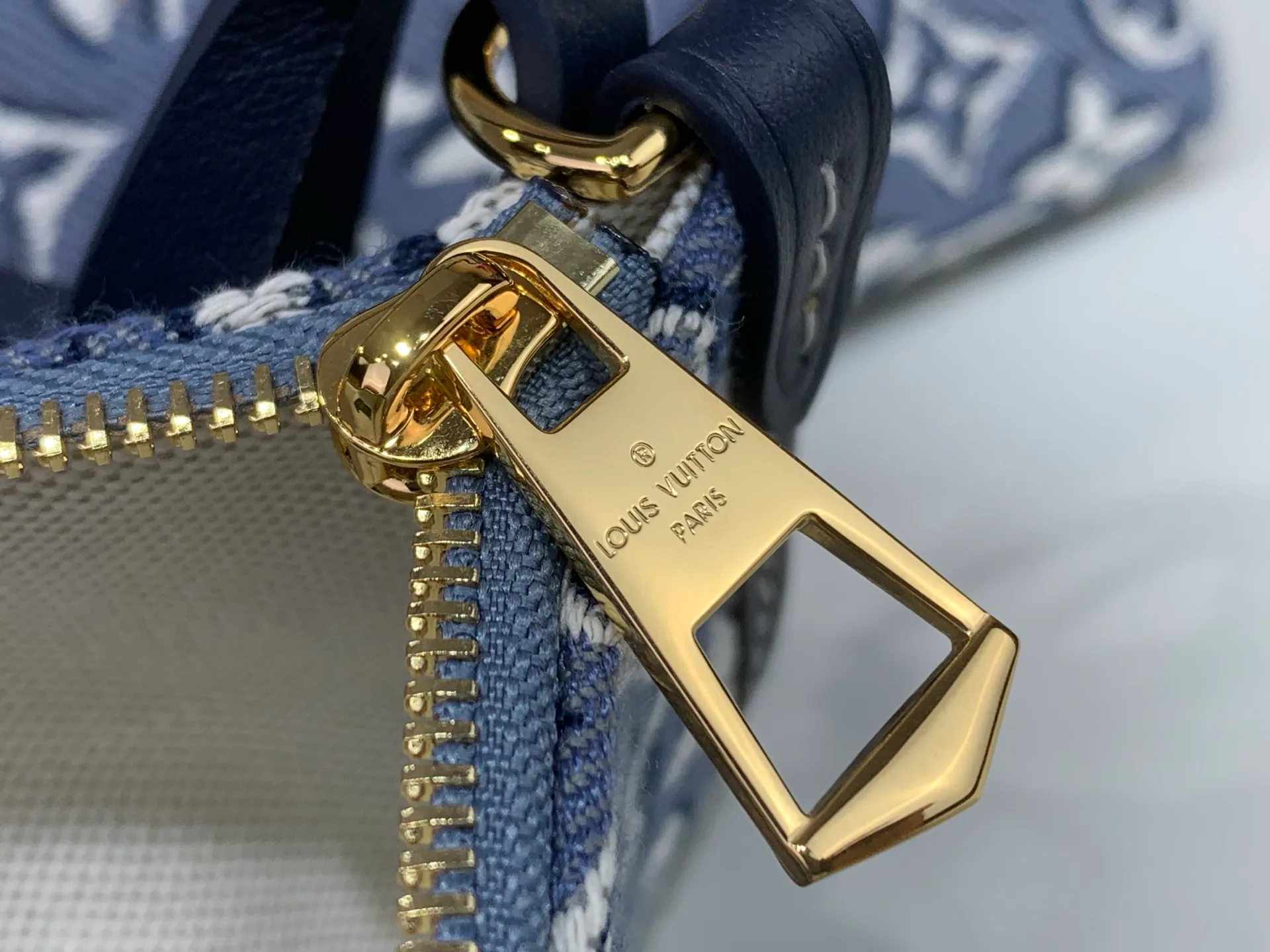 Women's Classic Handbags LOUIS VUITTON 18278232