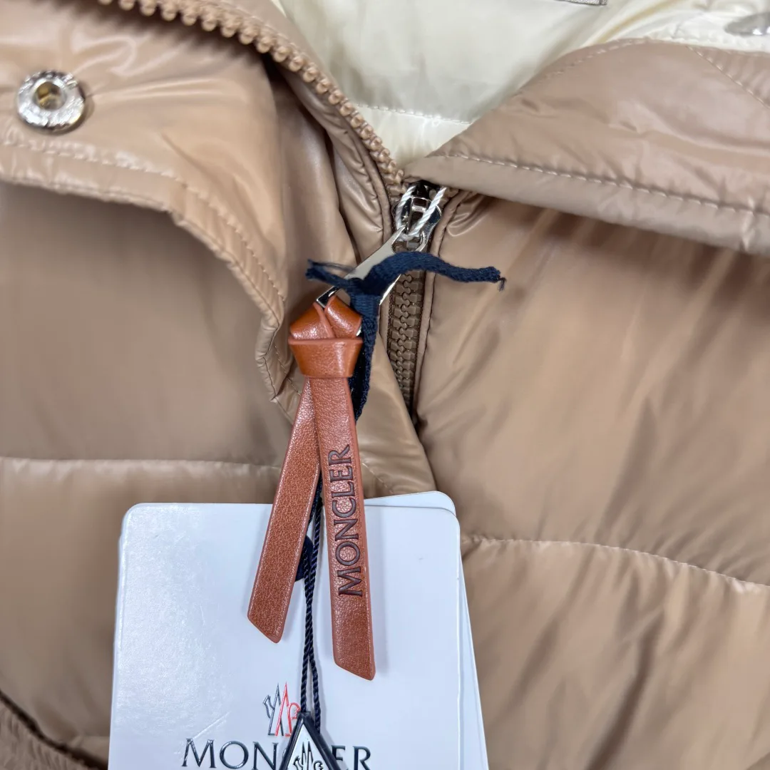 Women's Jackets And Down Jackets MONCLER 17810364
