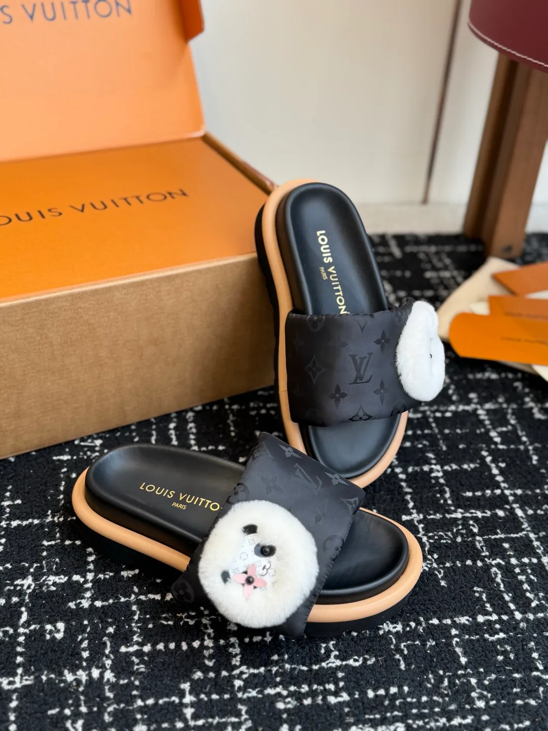 Women's Flip-Flops LOUIS VUITTON 17802582