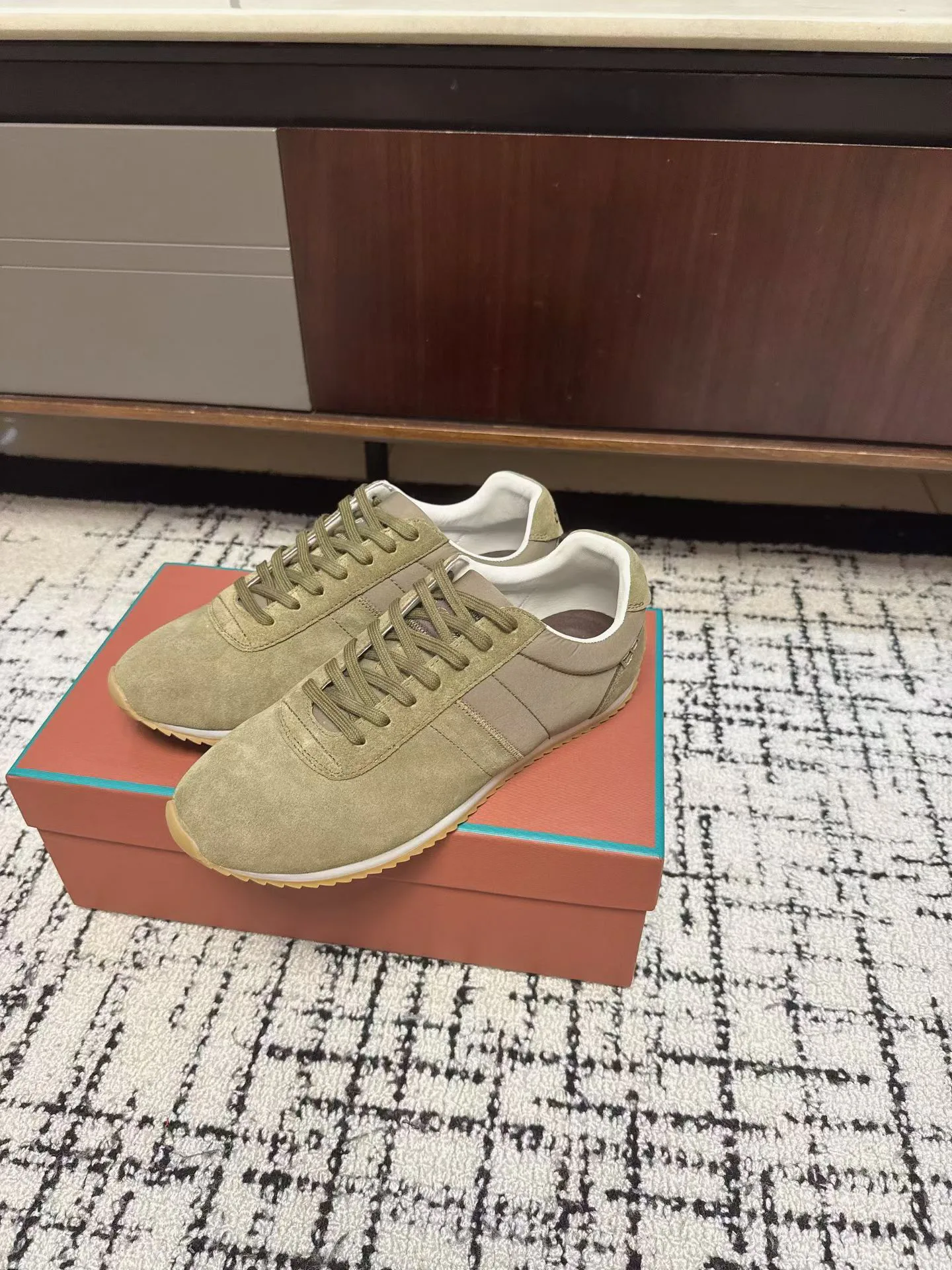 Women's Sneakers LORO PIANA 17335019