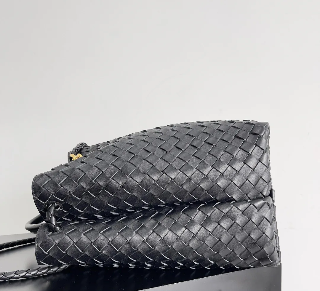 Women's Classic Handbags BOTTEGA VENETA 17972835