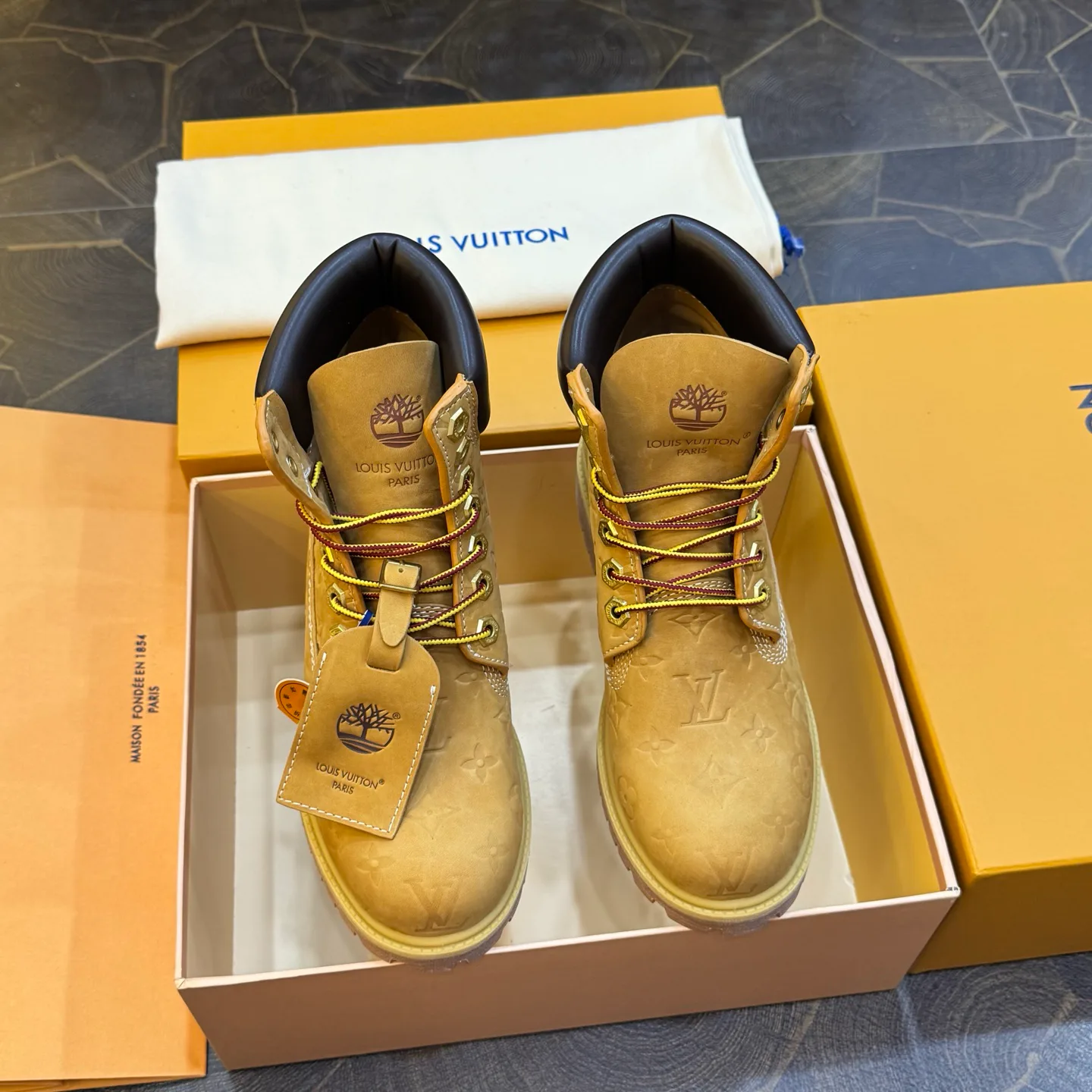 Men's Ankle Boots LOUIS VUITTON 18267070