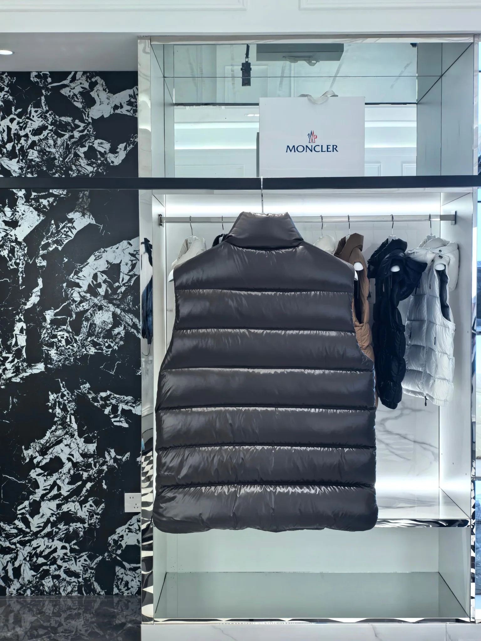 Жилеты Мужские Moncler 18634247
