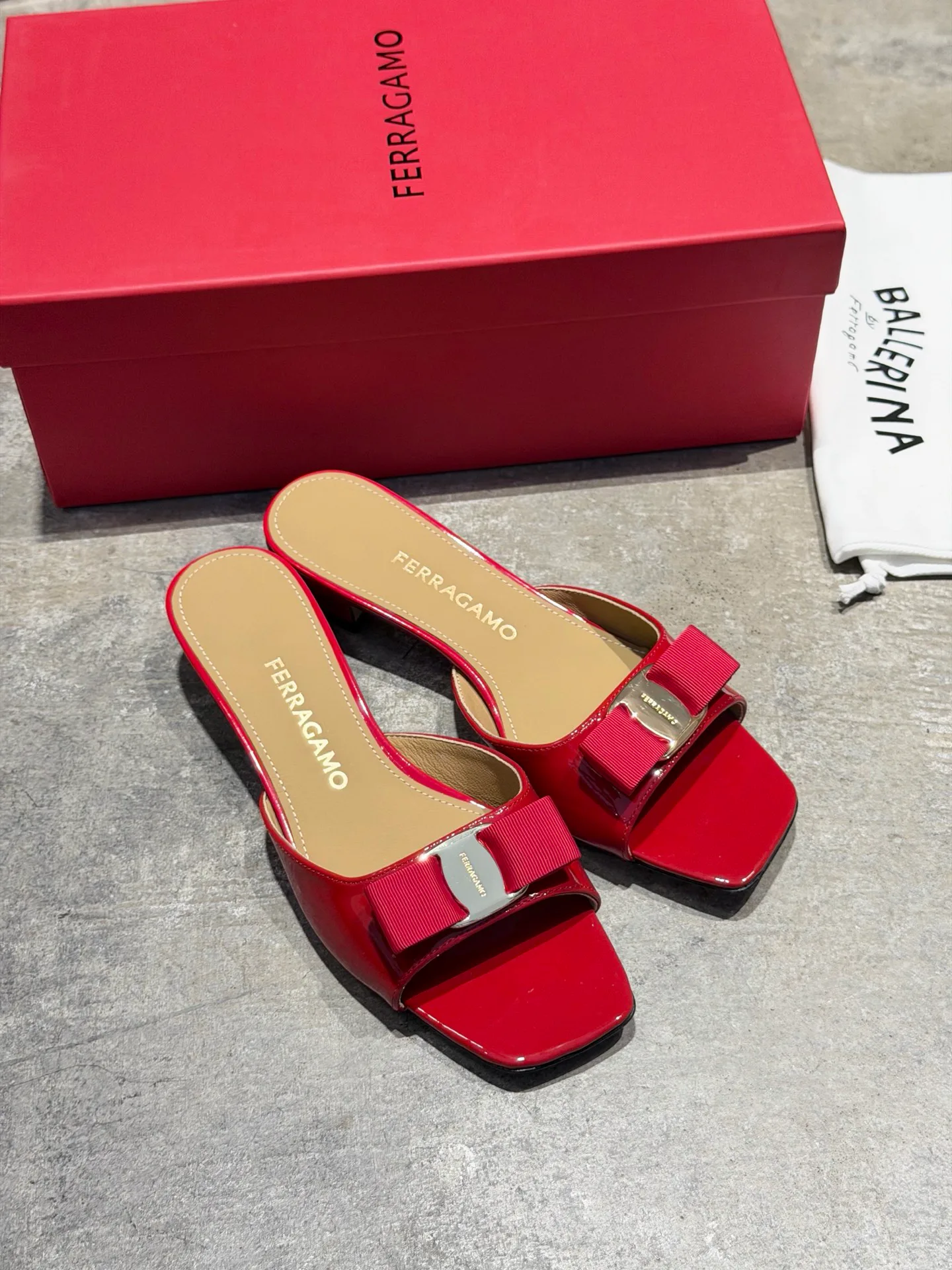 Women's Open-Toe Sandals SALVATORE FERRAGAMO 17642571