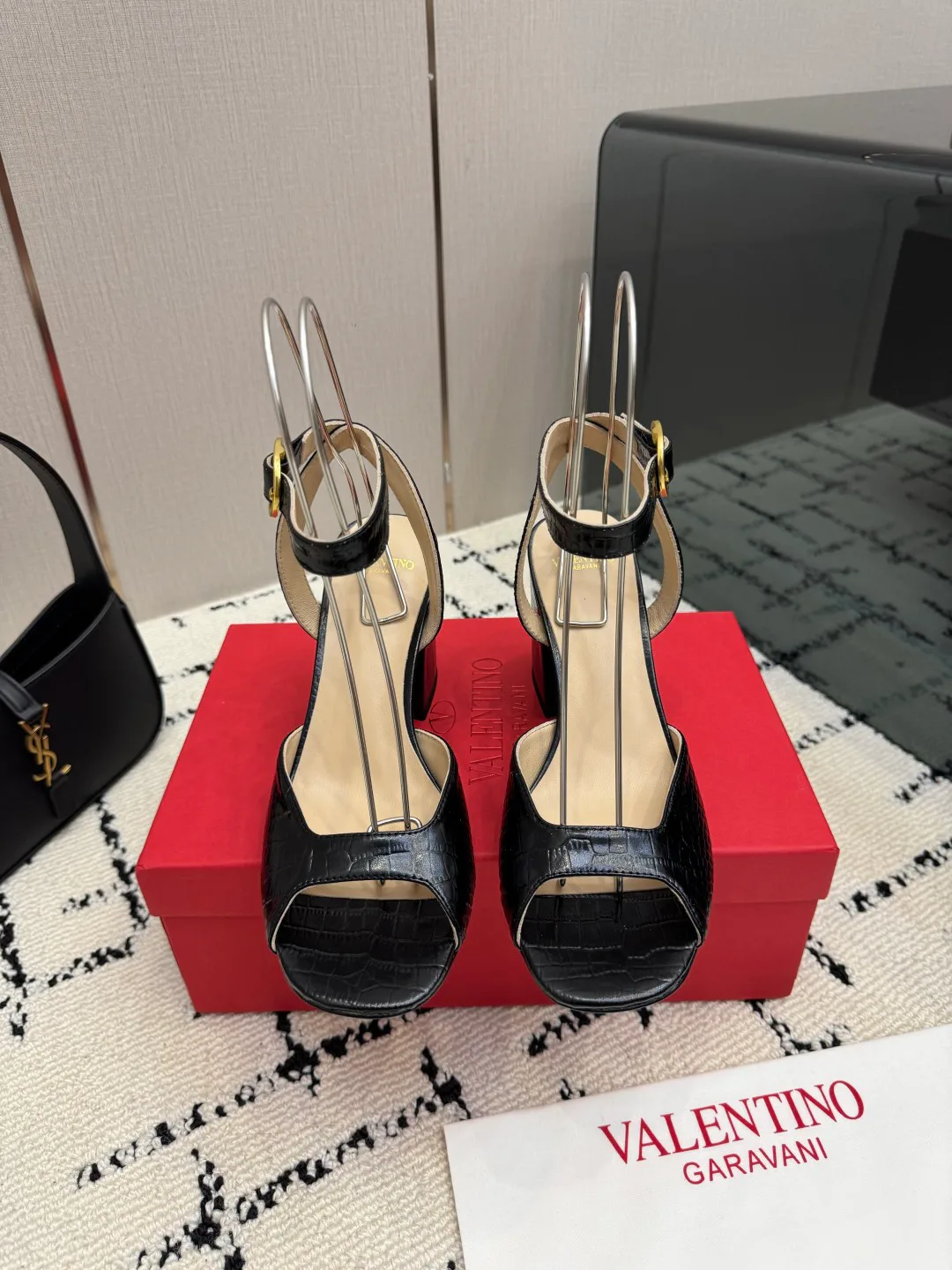 Women's Open-Toe Sandals VALENTINO 18048997