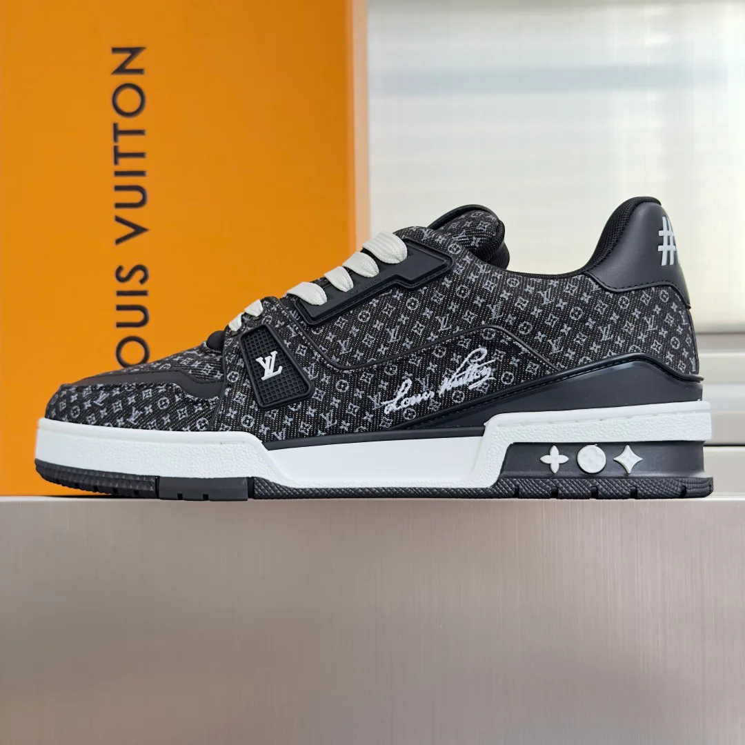 Men's Sneakers LOUIS VUITTON 18092951