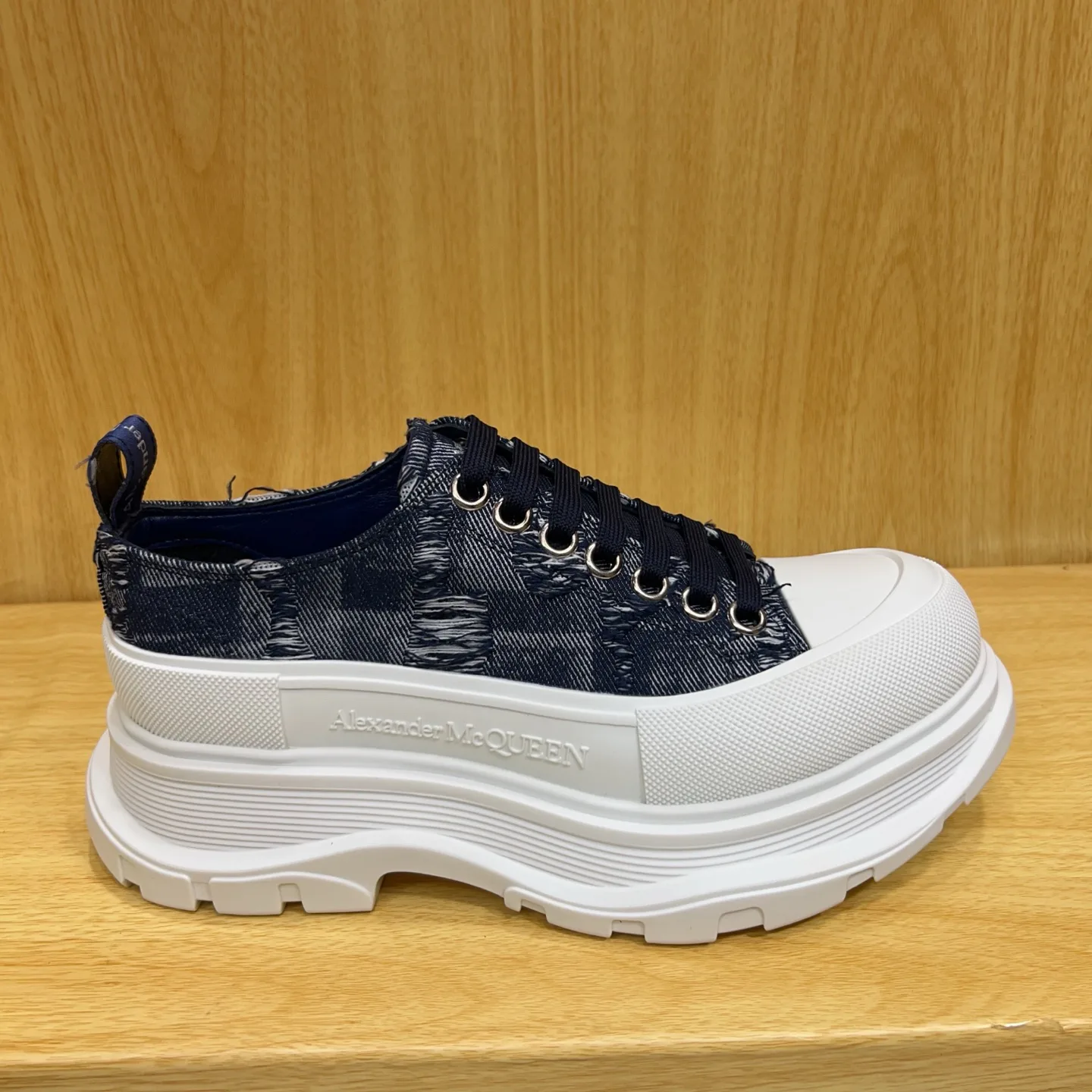 Women's Sneakers ALEXANDER MCQUEEN 17545304