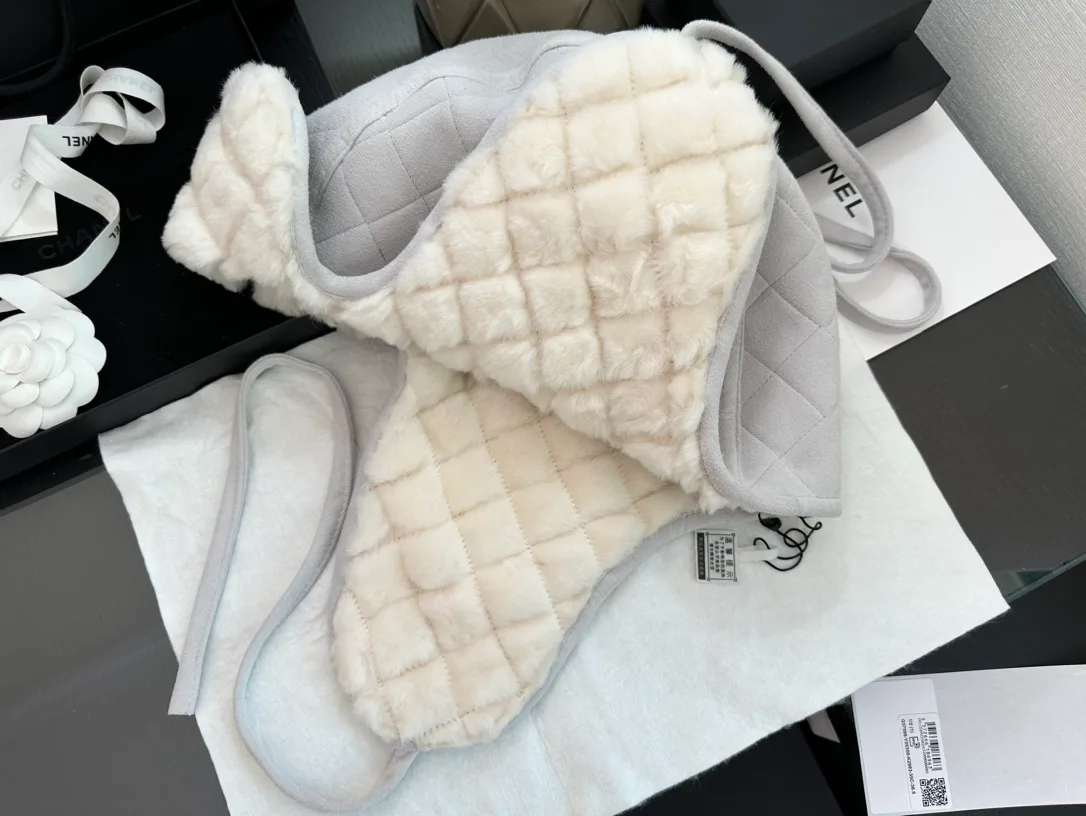Hats CHANEL 18347663