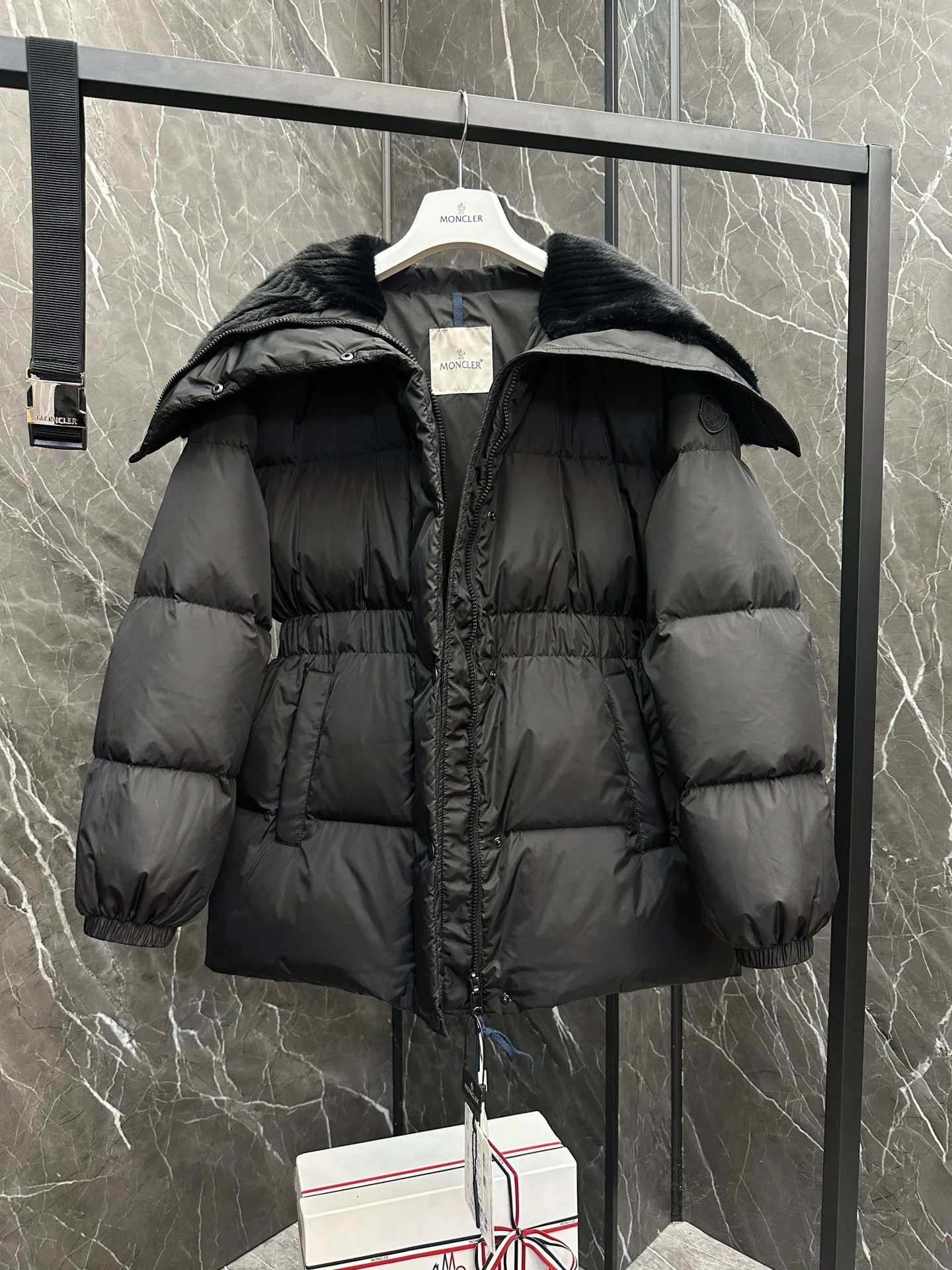 Куртки И Пуховики Женские Moncler 18606715