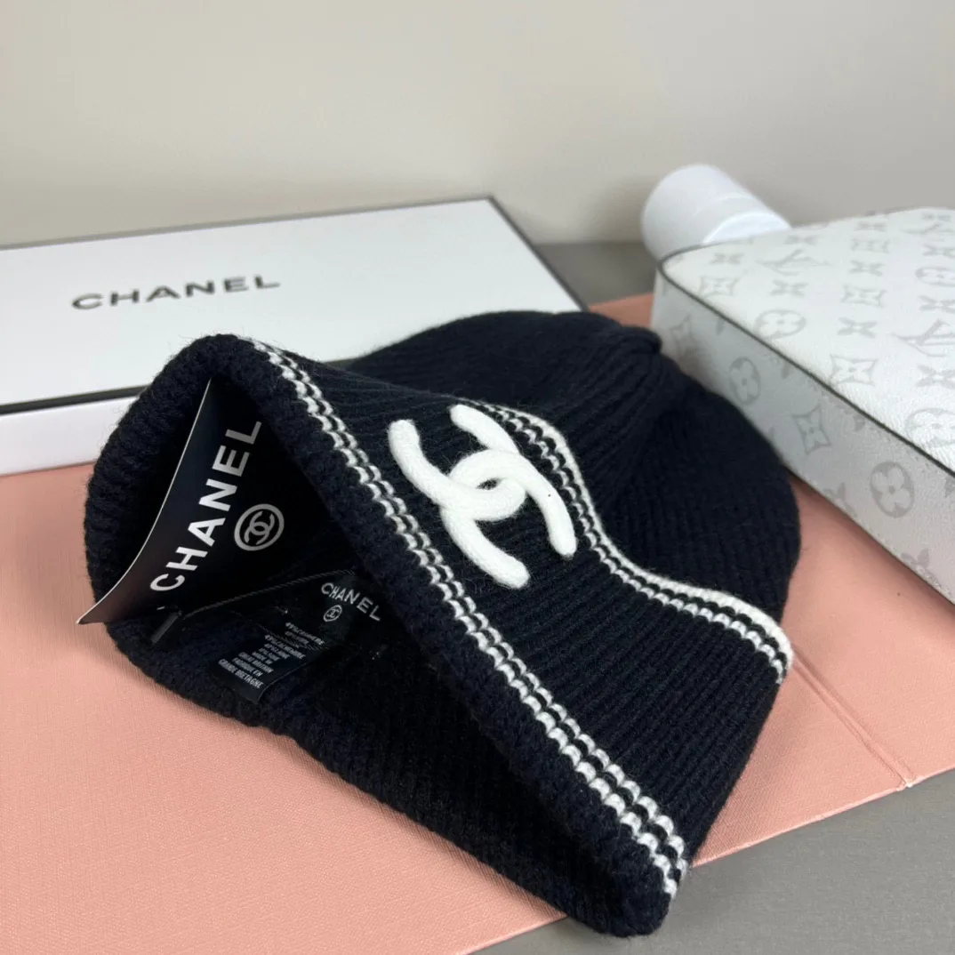 Hats CHANEL 18105738