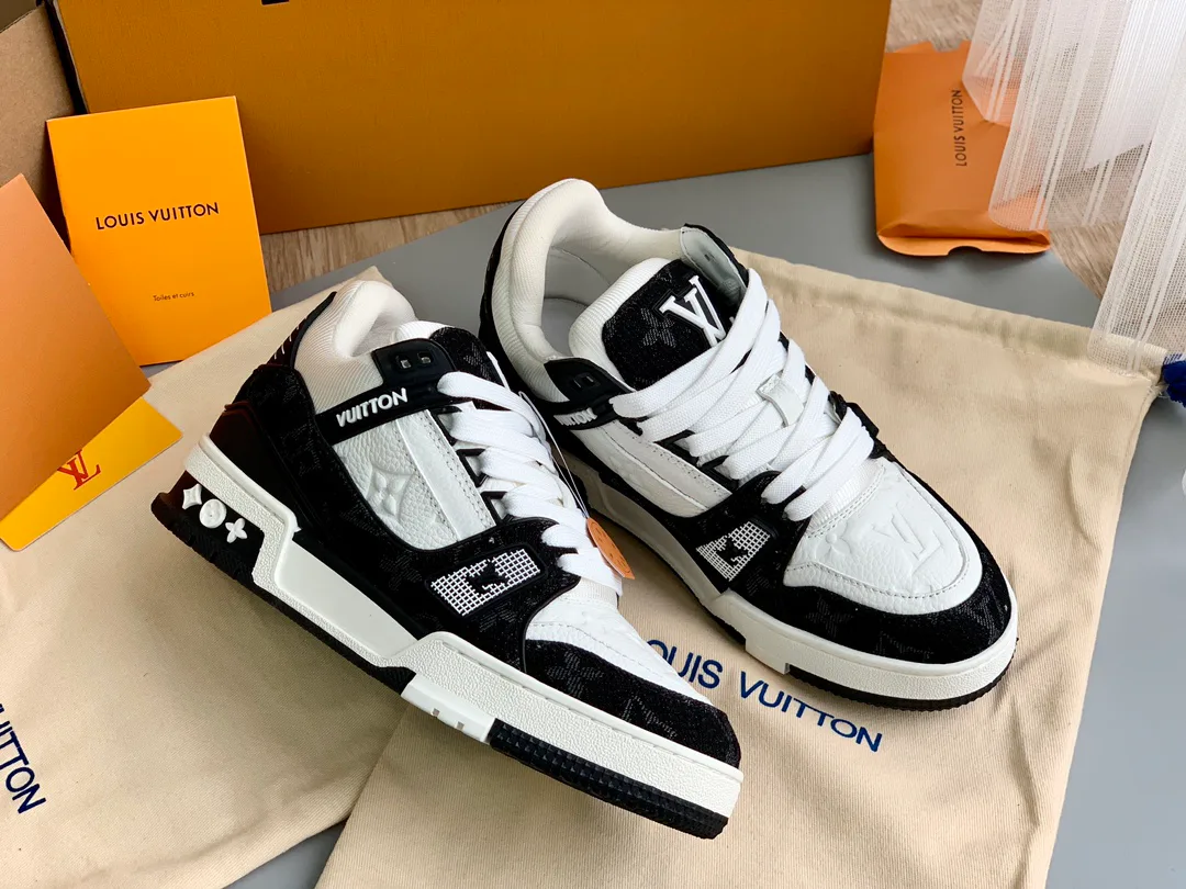Women's Sneakers LOUIS VUITTON 18014129