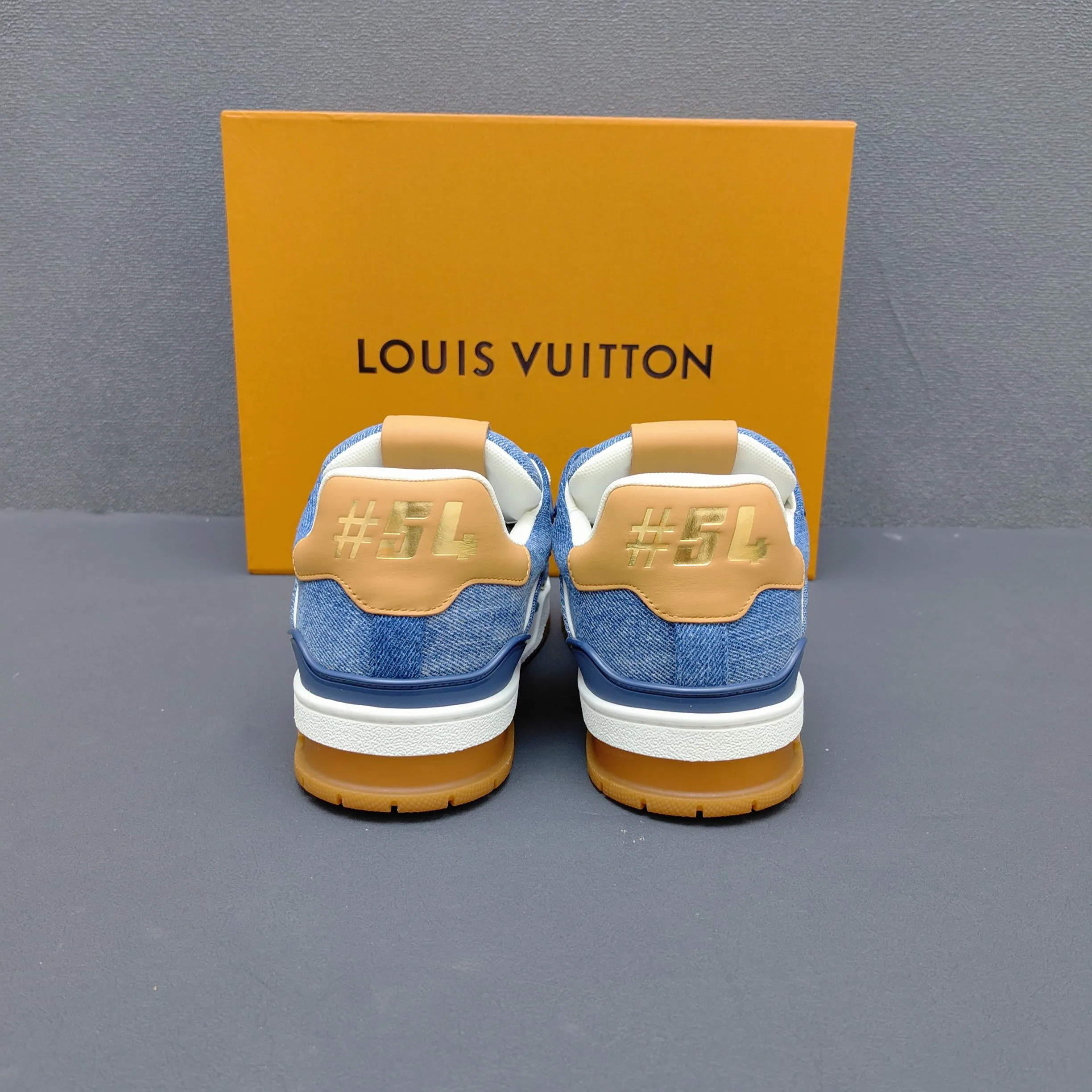 Women's Sneakers LOUIS VUITTON 17725105